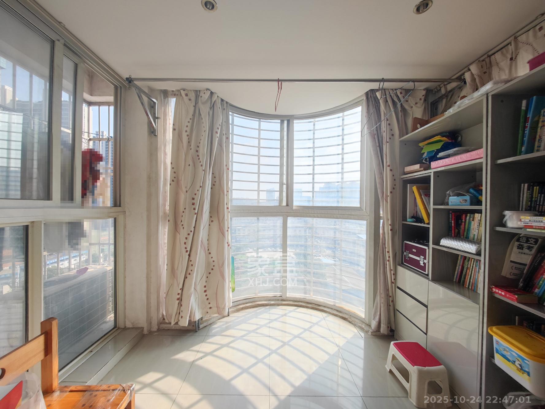 泰禹家园(彩云之翼家园一期、二期、三期) 1室1厅1卫 64.8万 泰禹家园(彩云之翼家园一期、二期、三期) 1室1厅1卫 64.8万阳台