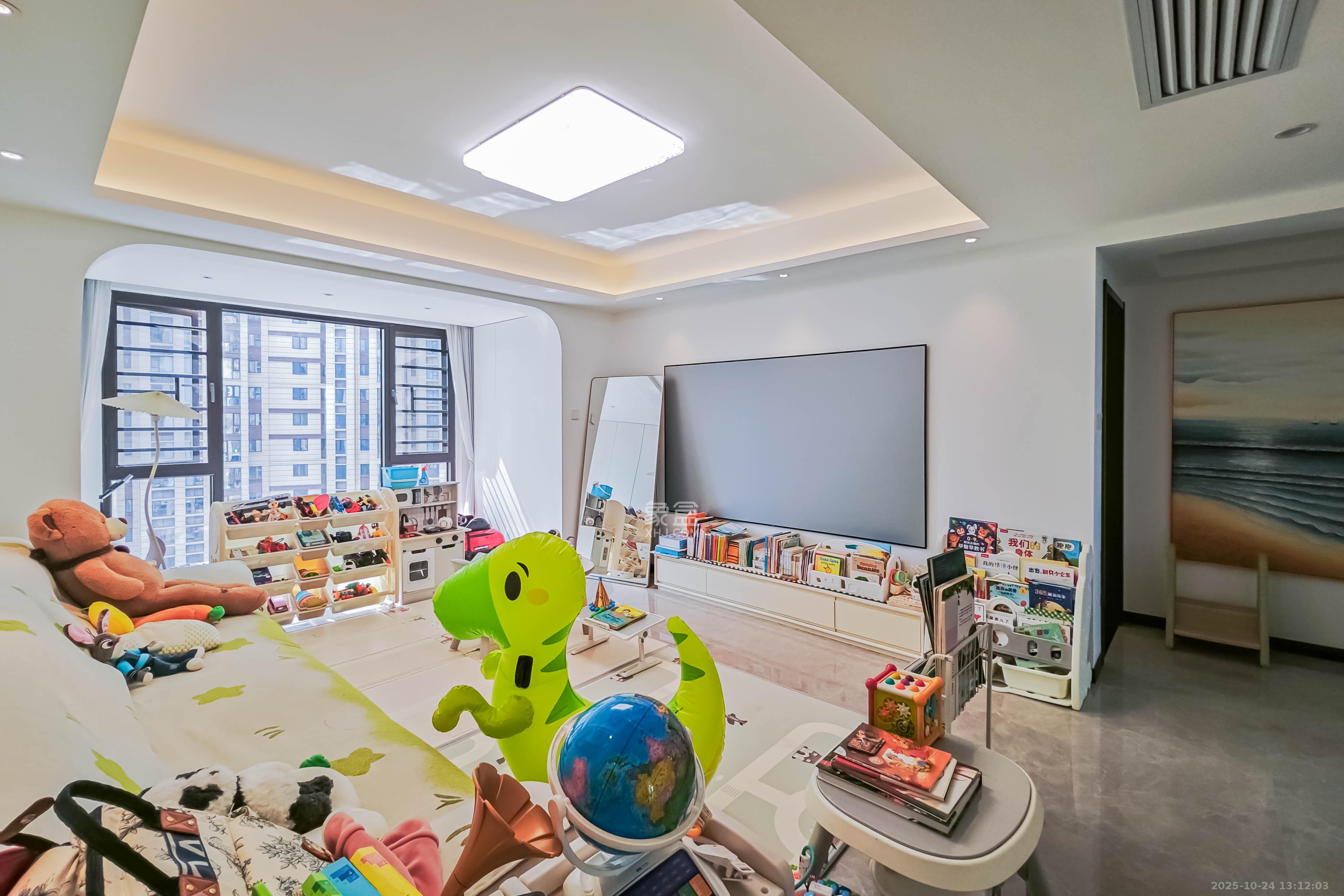 臻园  4室2厅2卫    175.0万 臻园  4室2厅2卫    175.0万客厅