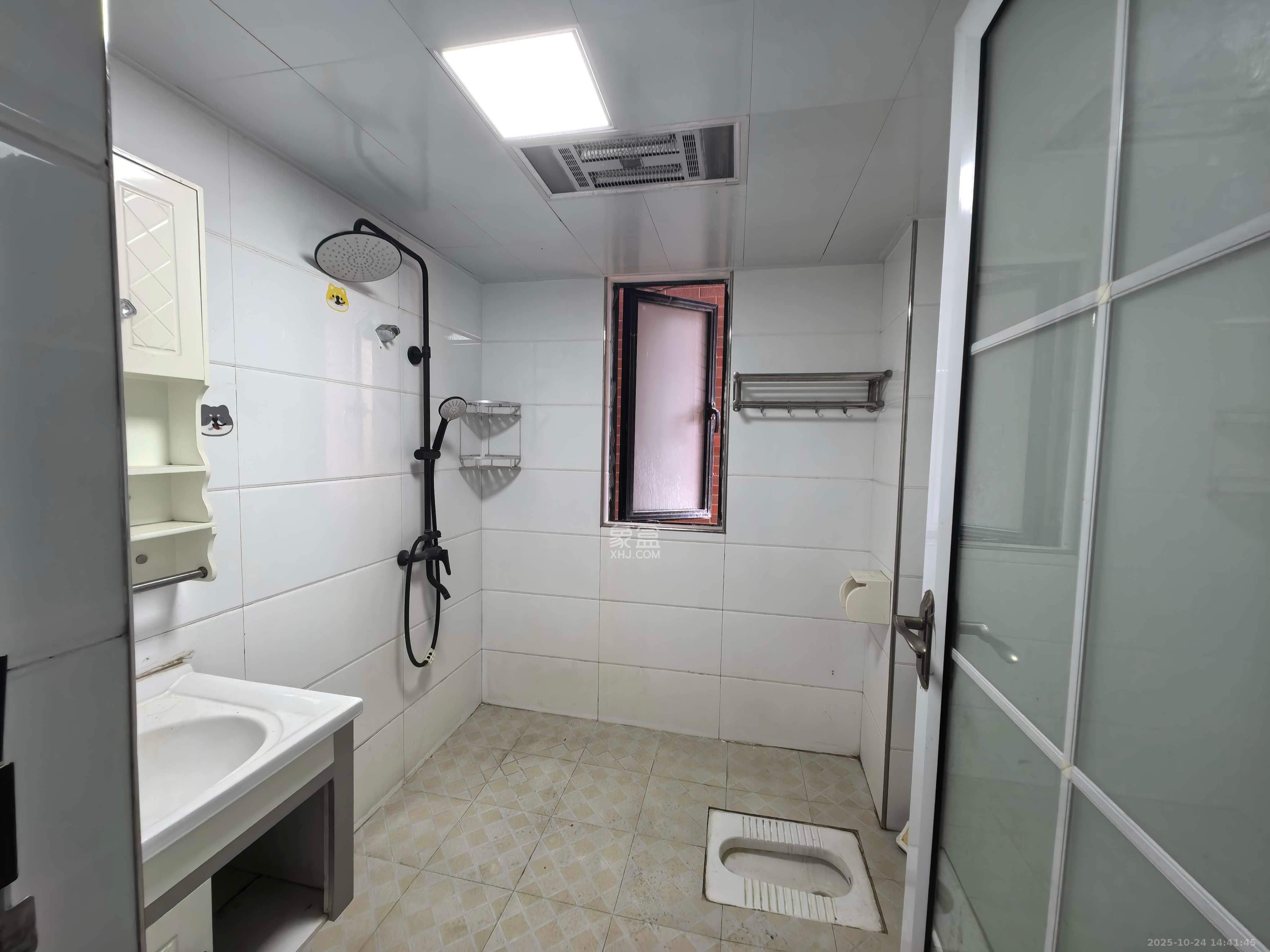 新城国际花都  2室2厅1卫    1600.0元/月室内图