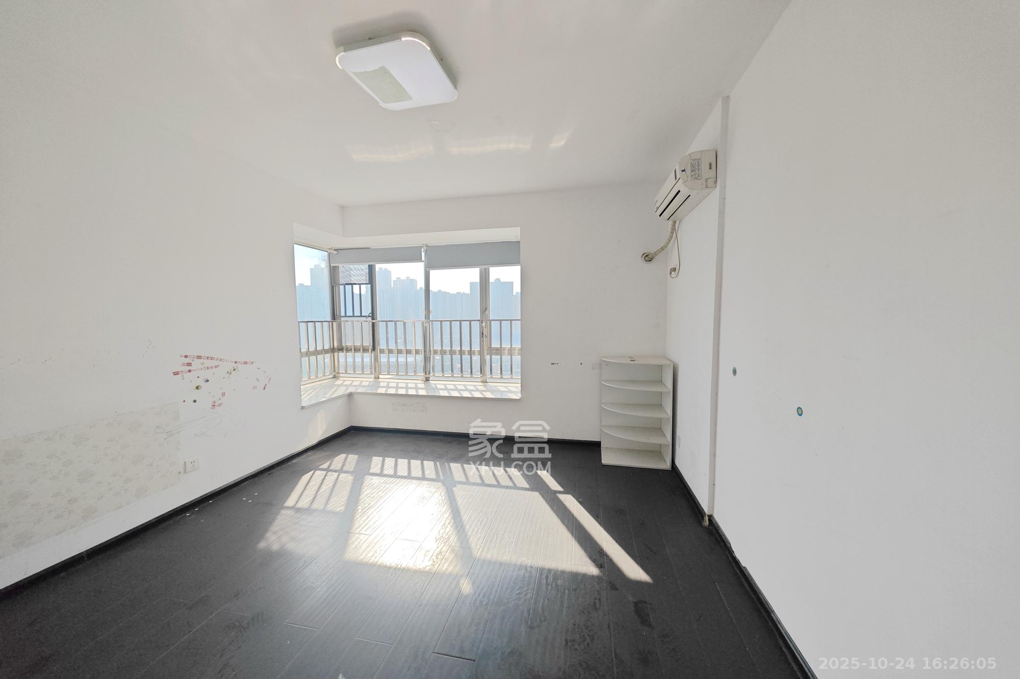 新城新世界一二三期  2室2厅1卫    82.0万卧室