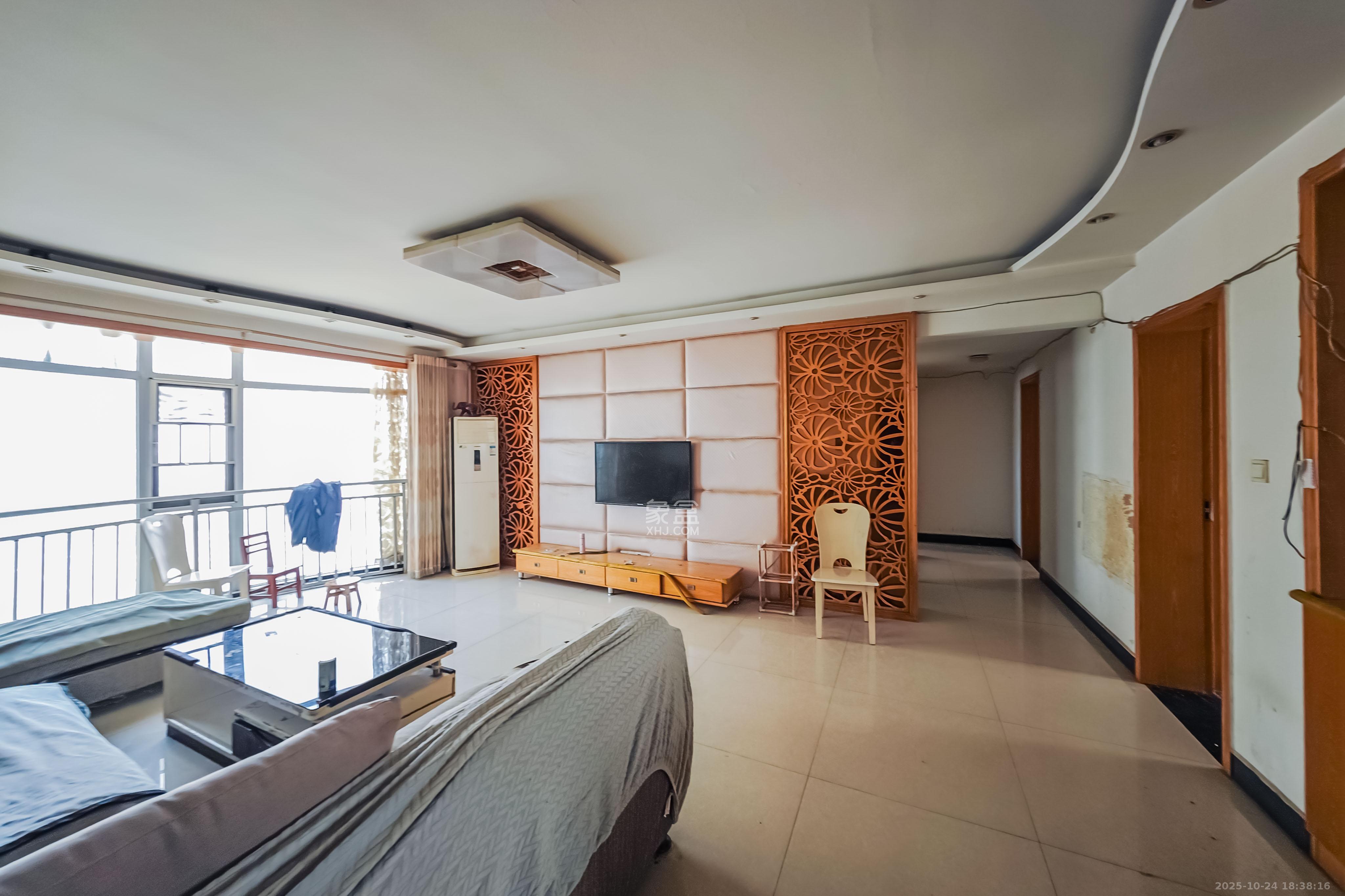 汇城上筑  3室2厅2卫    85.0万 汇城上筑  3室2厅2卫    85.0万客厅