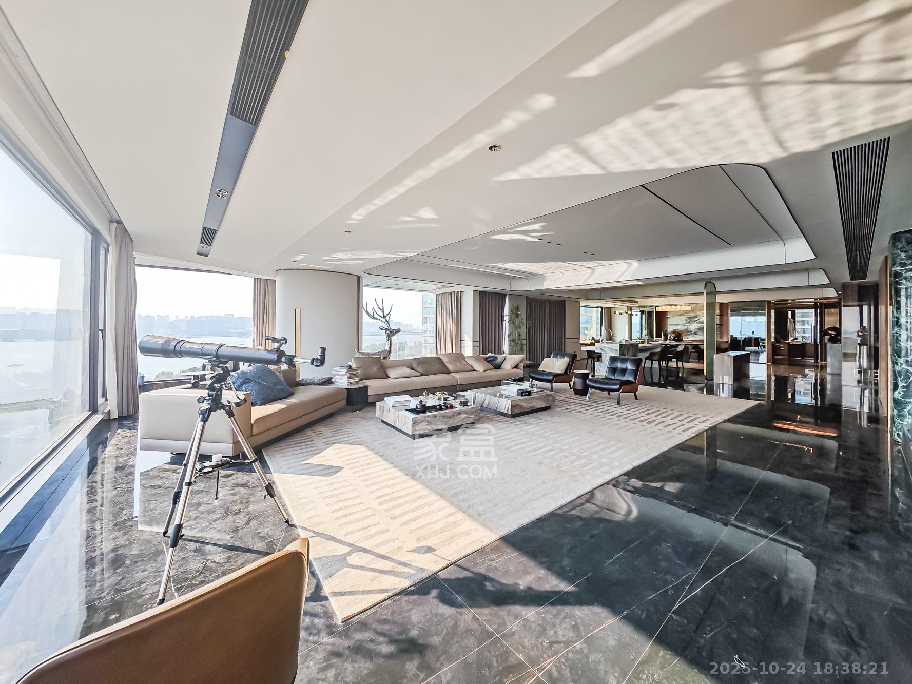 中欣楚天御府B区观澜  5室2厅3卫    1100.0万 中欣楚天御府B区观澜  5室2厅3卫    1100.0万客厅