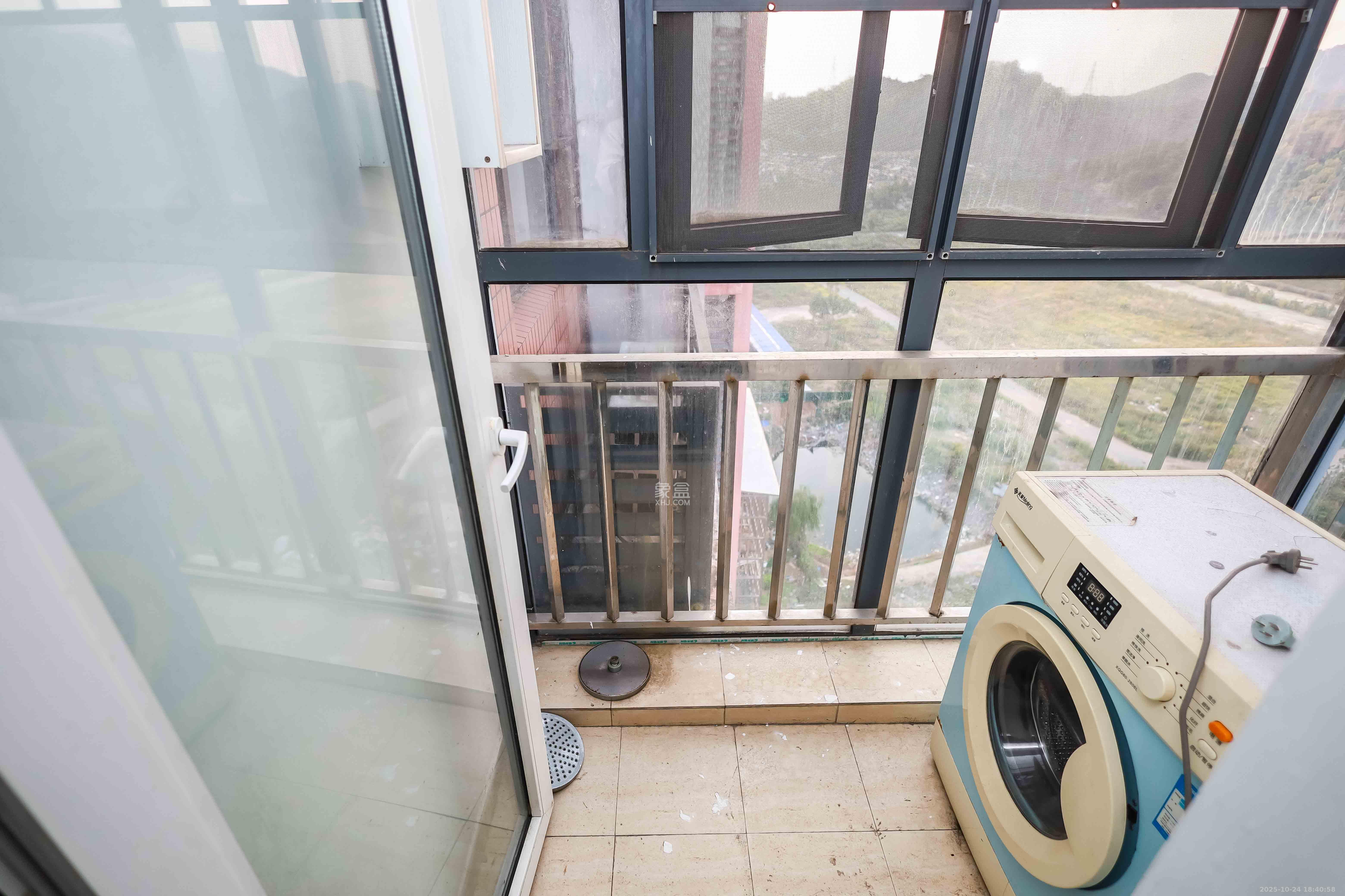 联美品格 3室2厅2卫 74.8万 联美品格 3室2厅2卫 74.8万阳台