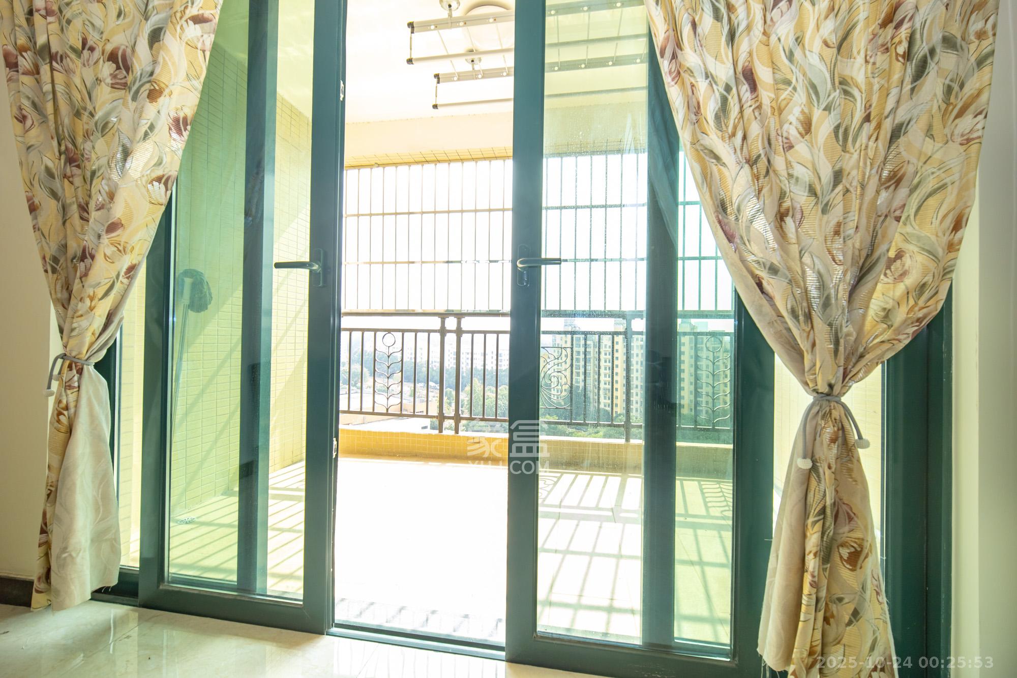 恒大雅苑 3室2厅1卫 90.0万 恒大雅苑 3室2厅1卫 90.0万阳台