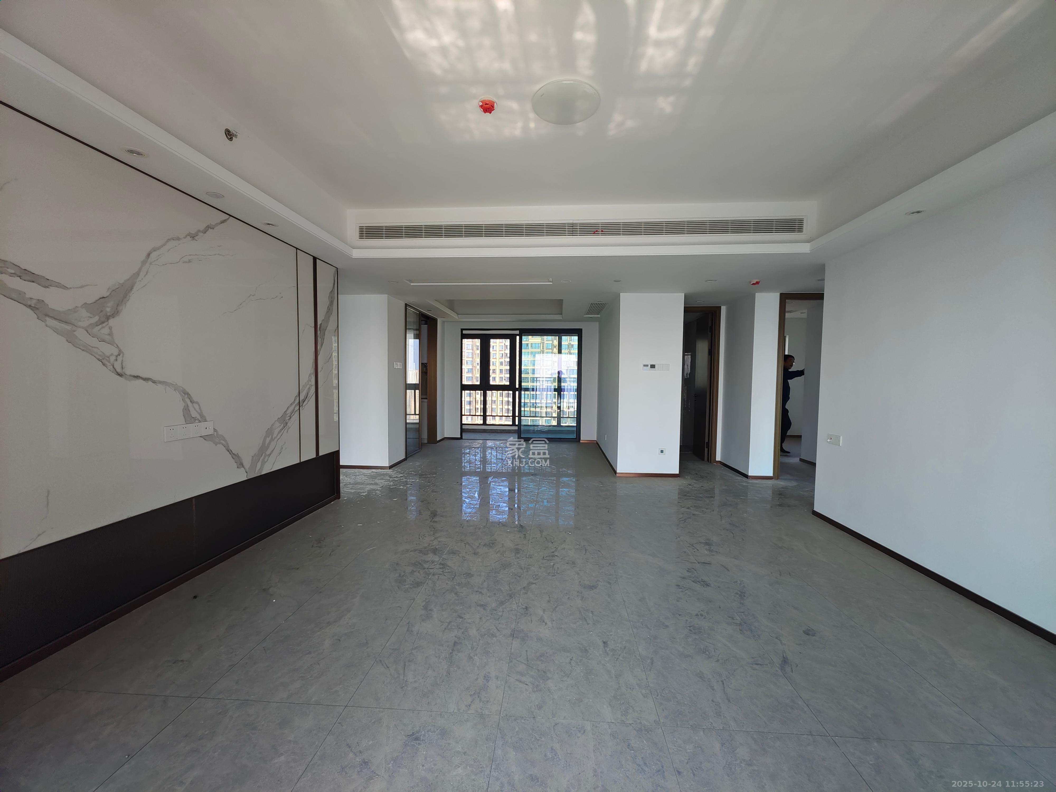 滨江府1913  4室2厅2卫    9000.0元/月室内图