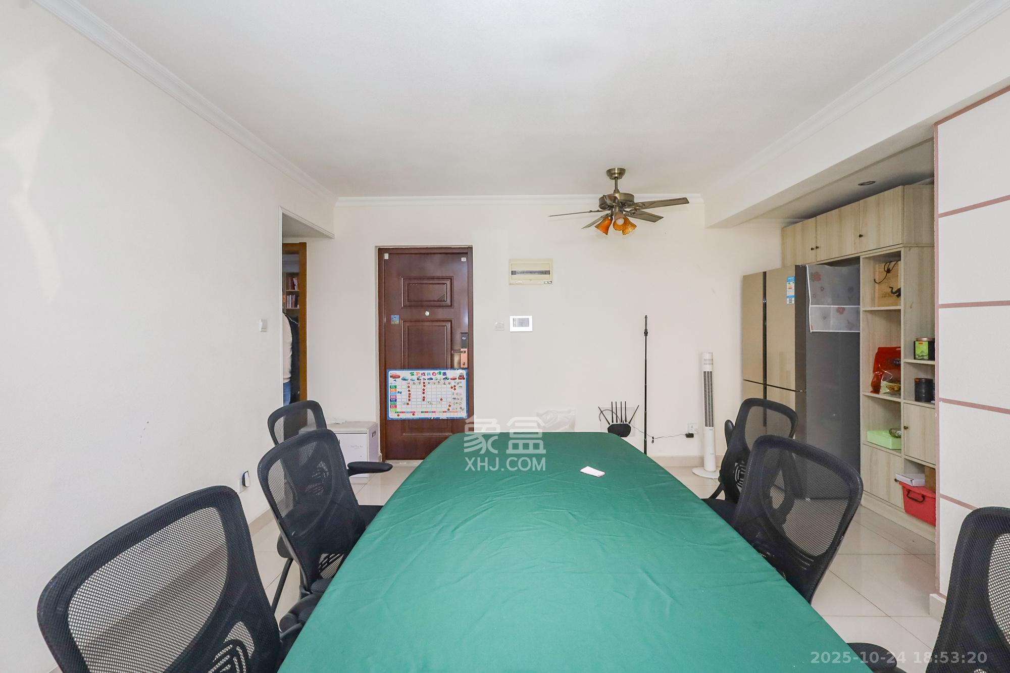 协信星澜汇  3室2厅1卫    98.0万客厅