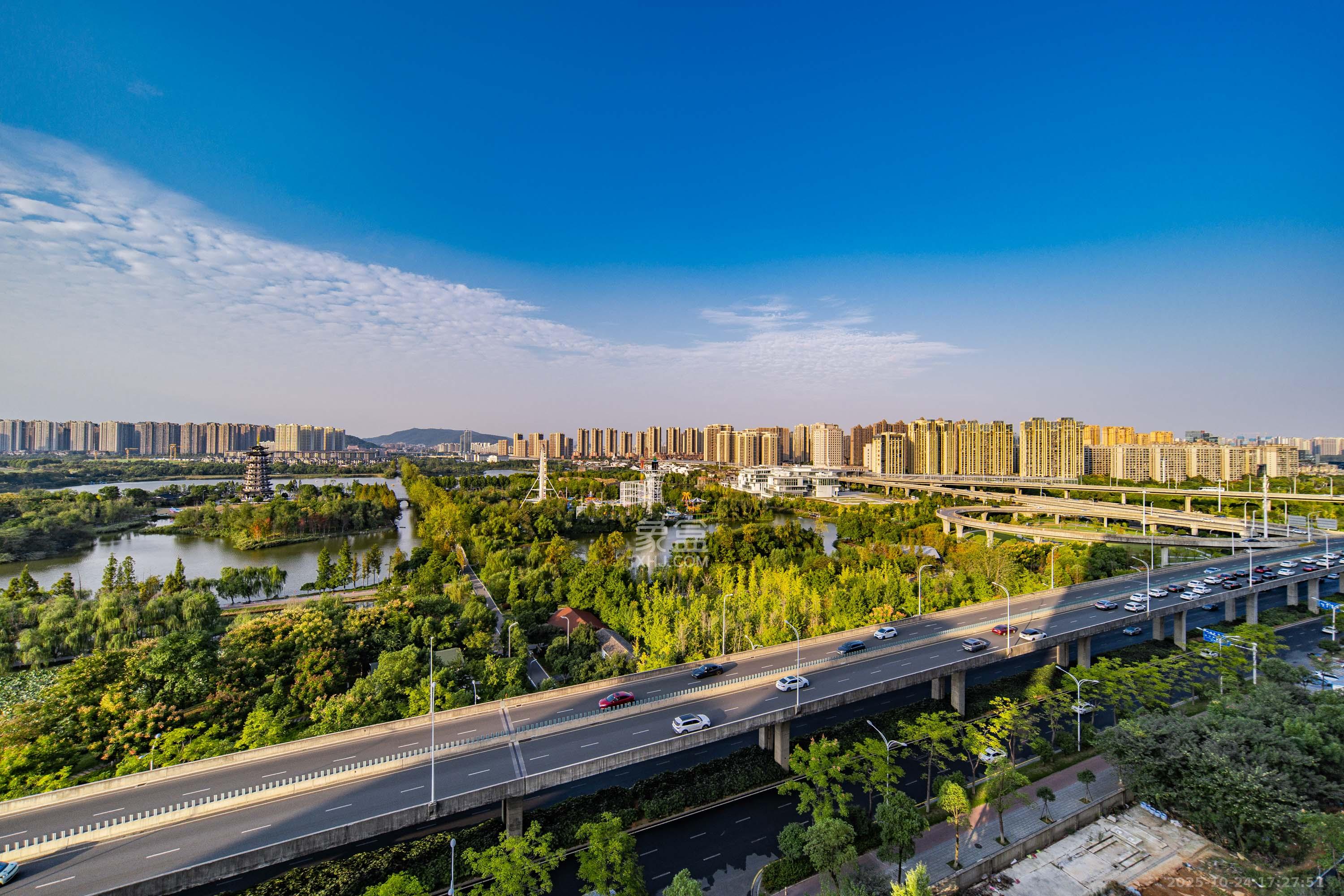 卓越洋湖晴翠  4室2厅2卫    180.0万其他