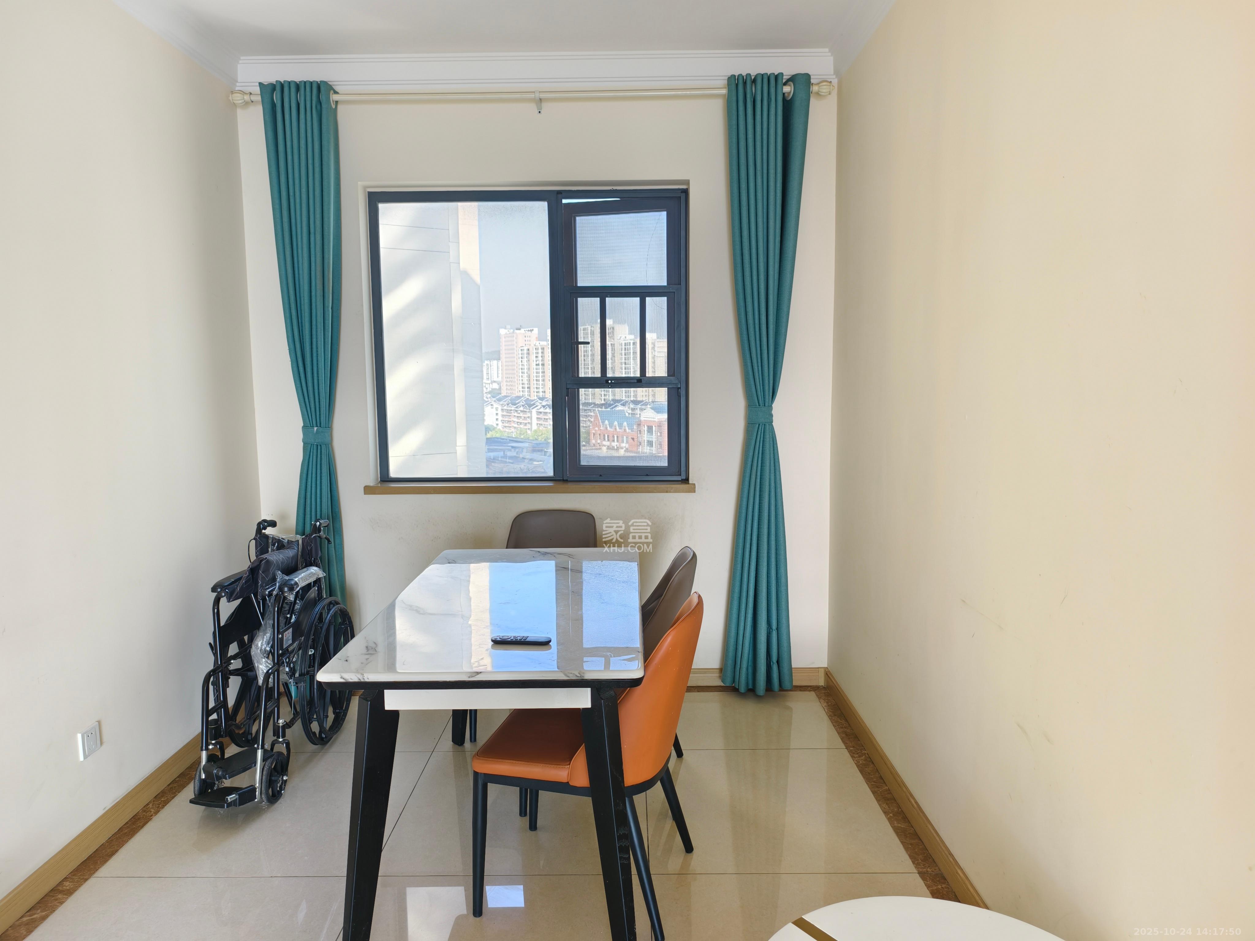 兰亭湾畔 4室2厅2卫 4000.0元/月 兰亭湾畔 4室2厅2卫 4000.0元/月室内图