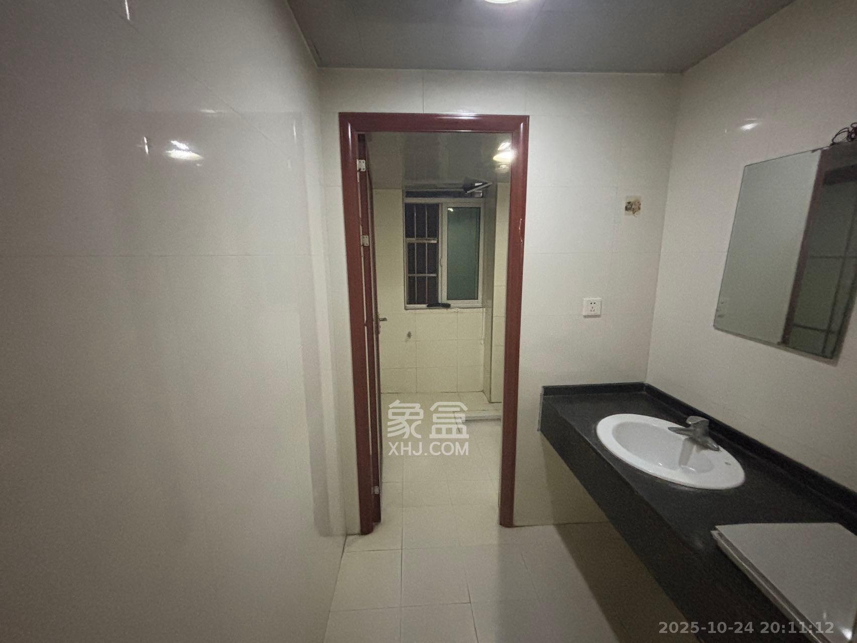 洞井二小区  3室2厅2卫    1800.0元/月室内图