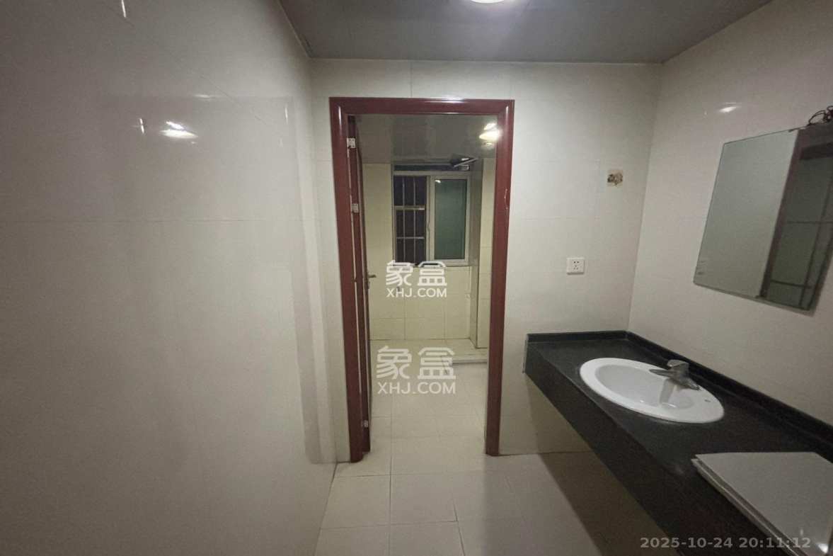 洞井二小区 3室2厅2卫 1800.0元/月 洞井二小区 3室2厅2卫 1800.0元/月室内图