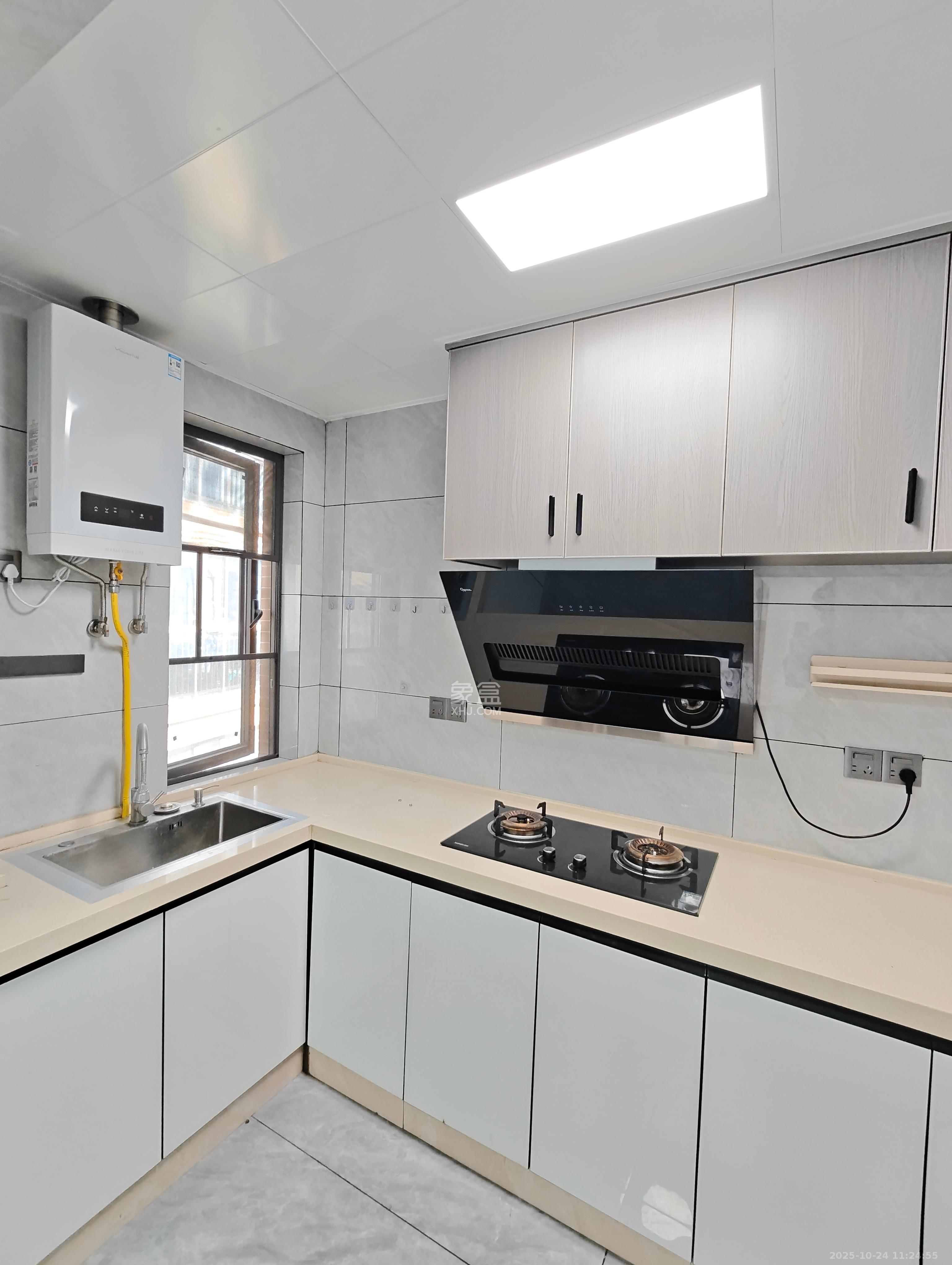 紫鑫御湖湾  3室1厅2卫    2200.0元/月室内图