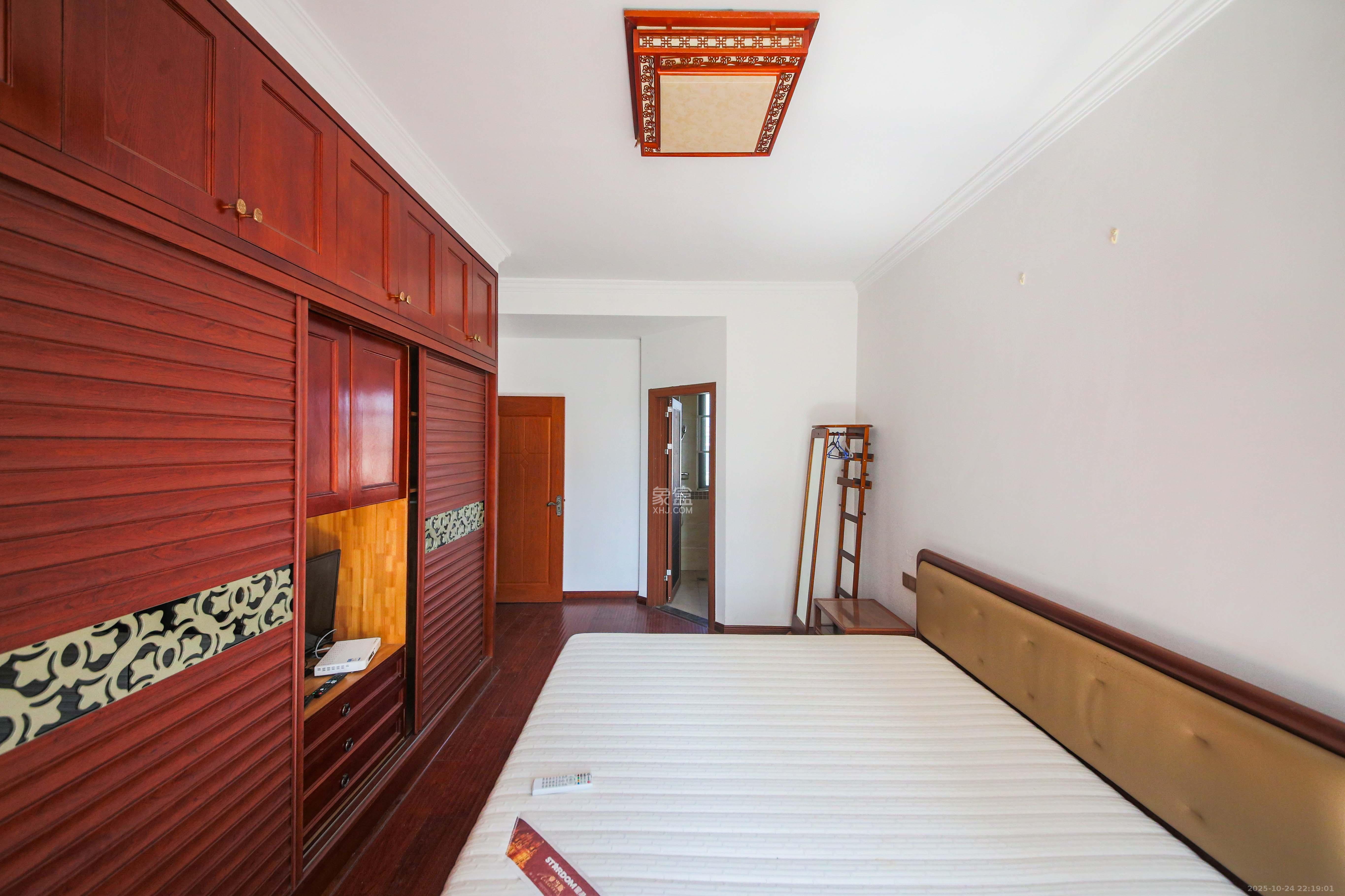 星城荣域  3室2厅2卫    158.0万 星城荣域  3室2厅2卫    158.0万卧室