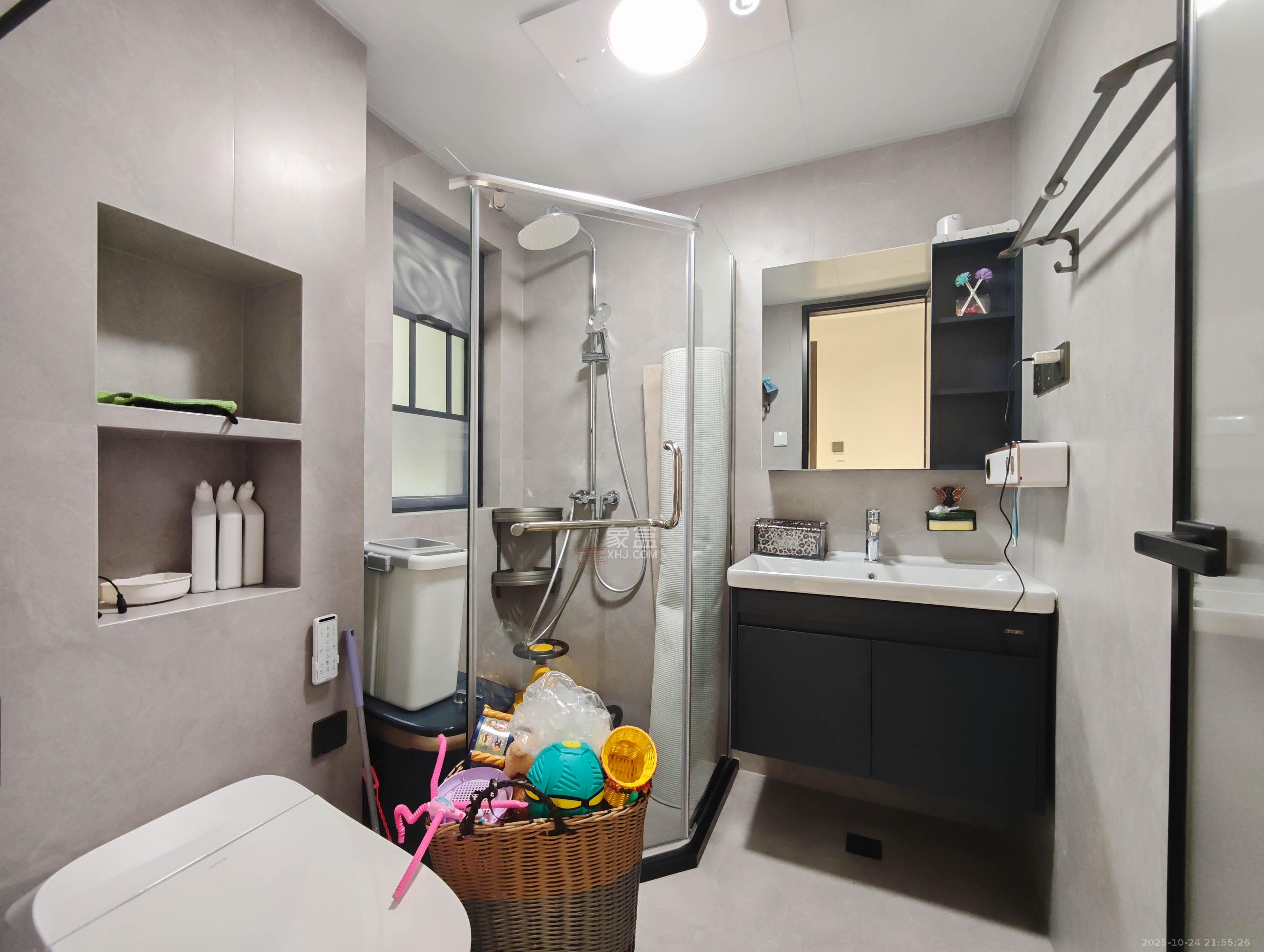 长房岭秀时代  3室2厅2卫    130.0万 长房岭秀时代  3室2厅2卫    130.0万卫生间