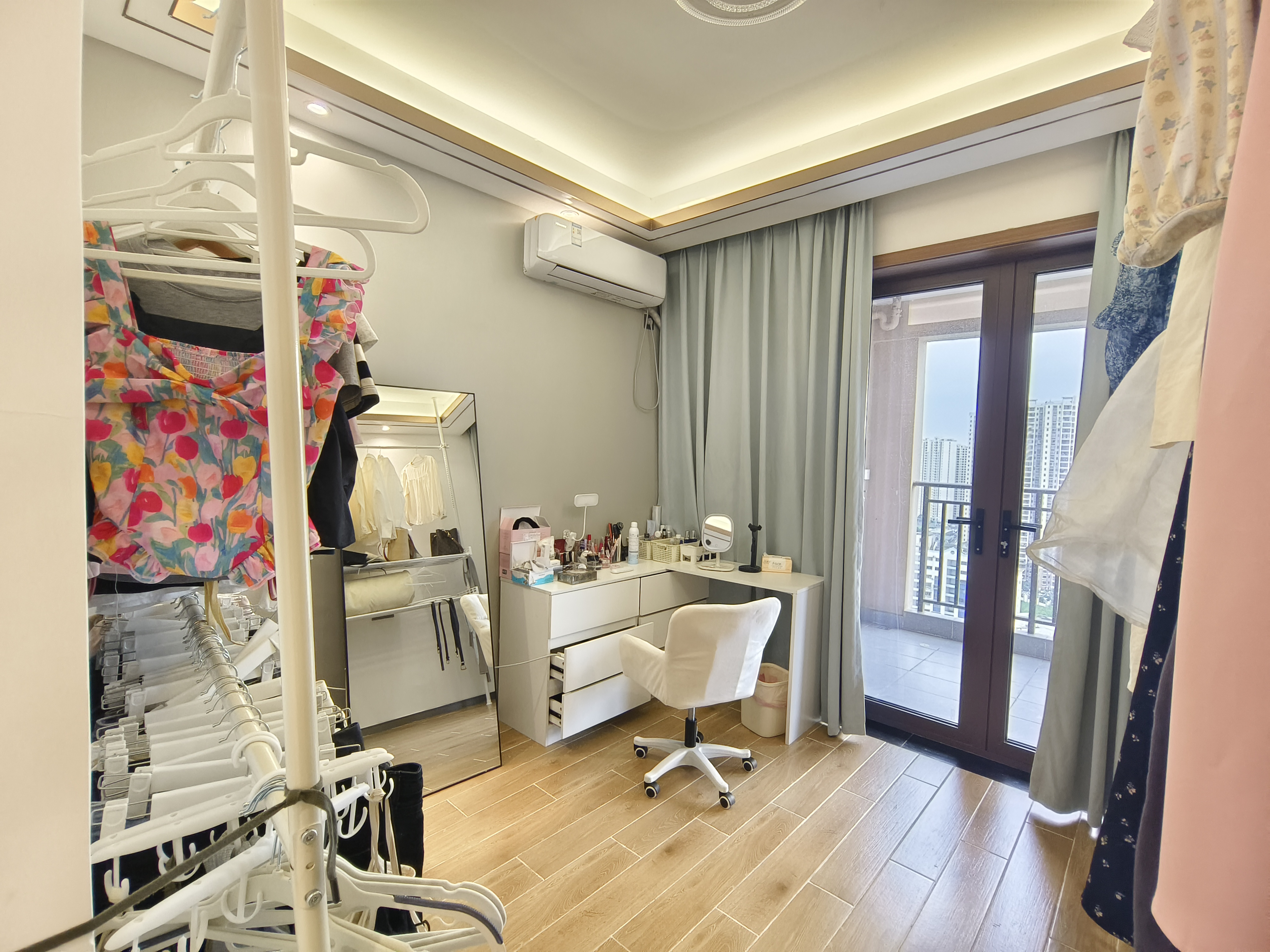 海航豪庭南苑  2室2厅2卫    4000.0元/月室内图