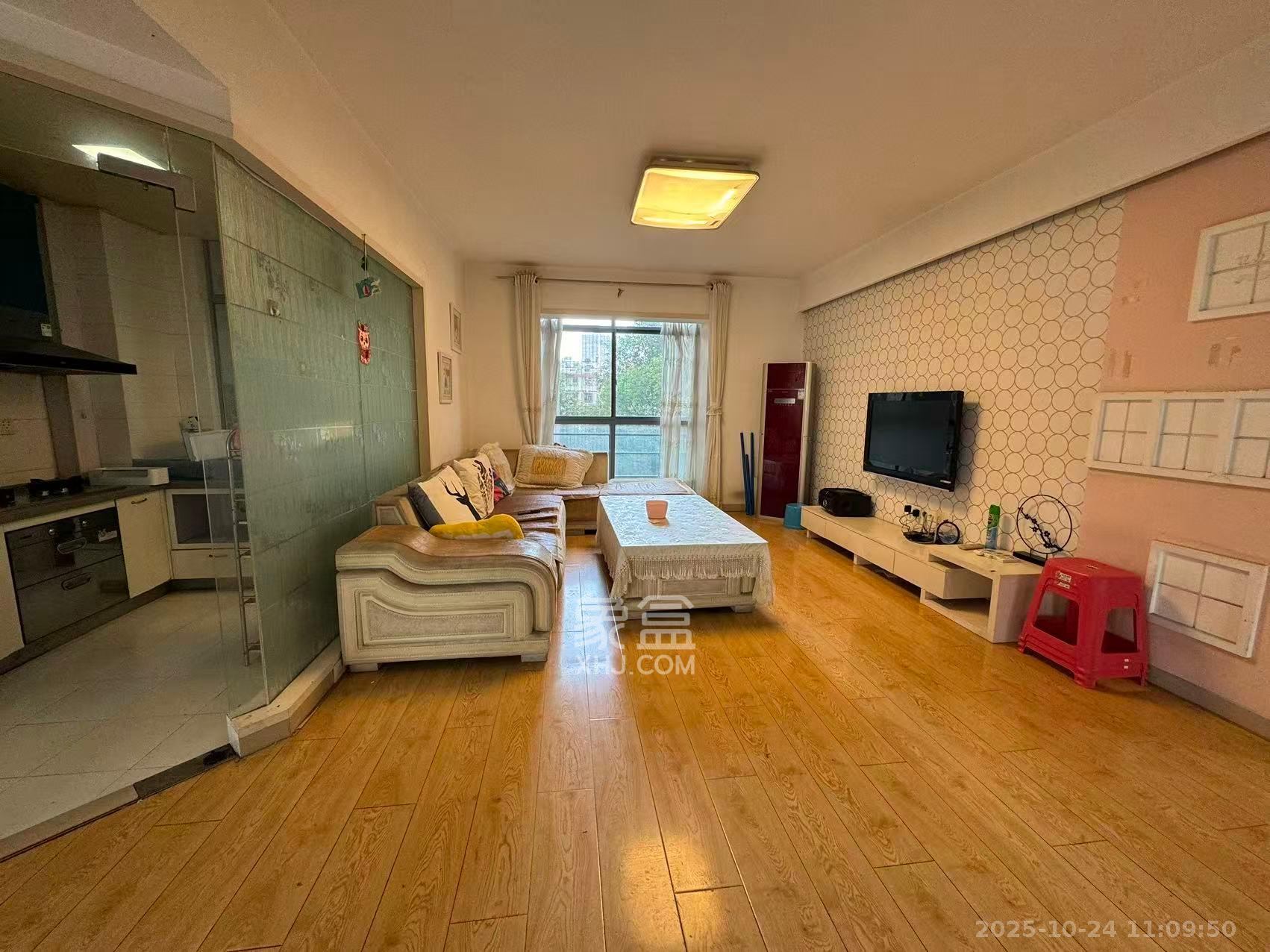 银港水晶城 3室2厅2卫 2800.0元/月 银港水晶城 3室2厅2卫 2800.0元/月室内图