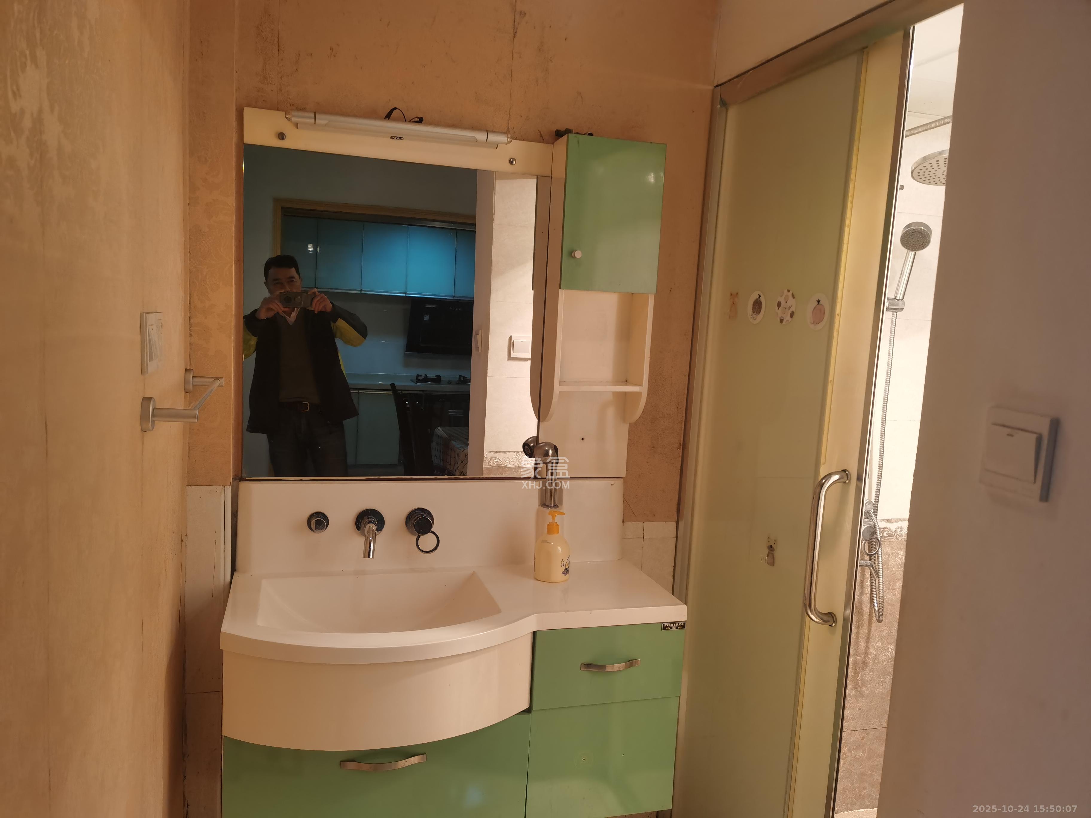 东风二村社区房  3室2厅1卫    3500.0元/月室内图