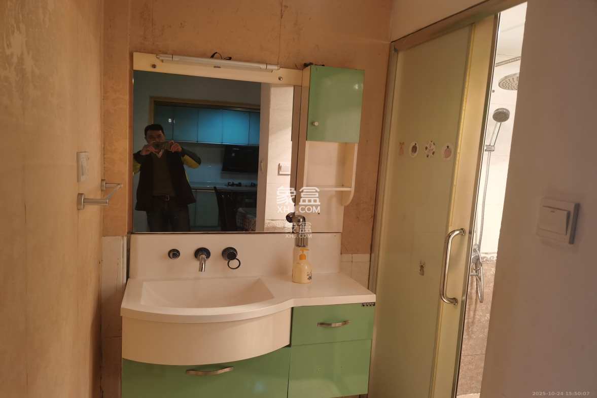 东风二村社区房 3室2厅1卫 3500.0元/月 东风二村社区房 3室2厅1卫 3500.0元/月室内图