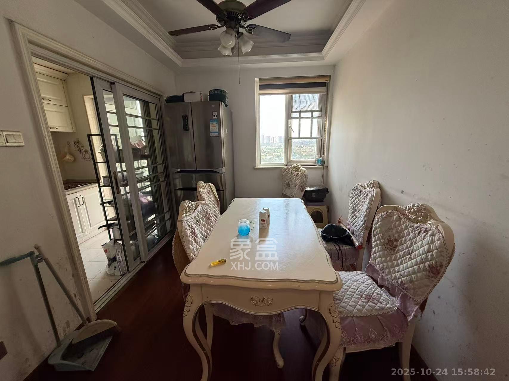 万国城（当代满庭春MOMA）三期  3室2厅2卫    2600.0元/月室内图