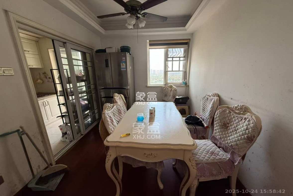 万国城(当代满庭春MOMA)三期  3室2厅2卫    2600.0元/月 万国城(当代满庭春MOMA)三期  3室2厅2卫    2600.0元/月室内图