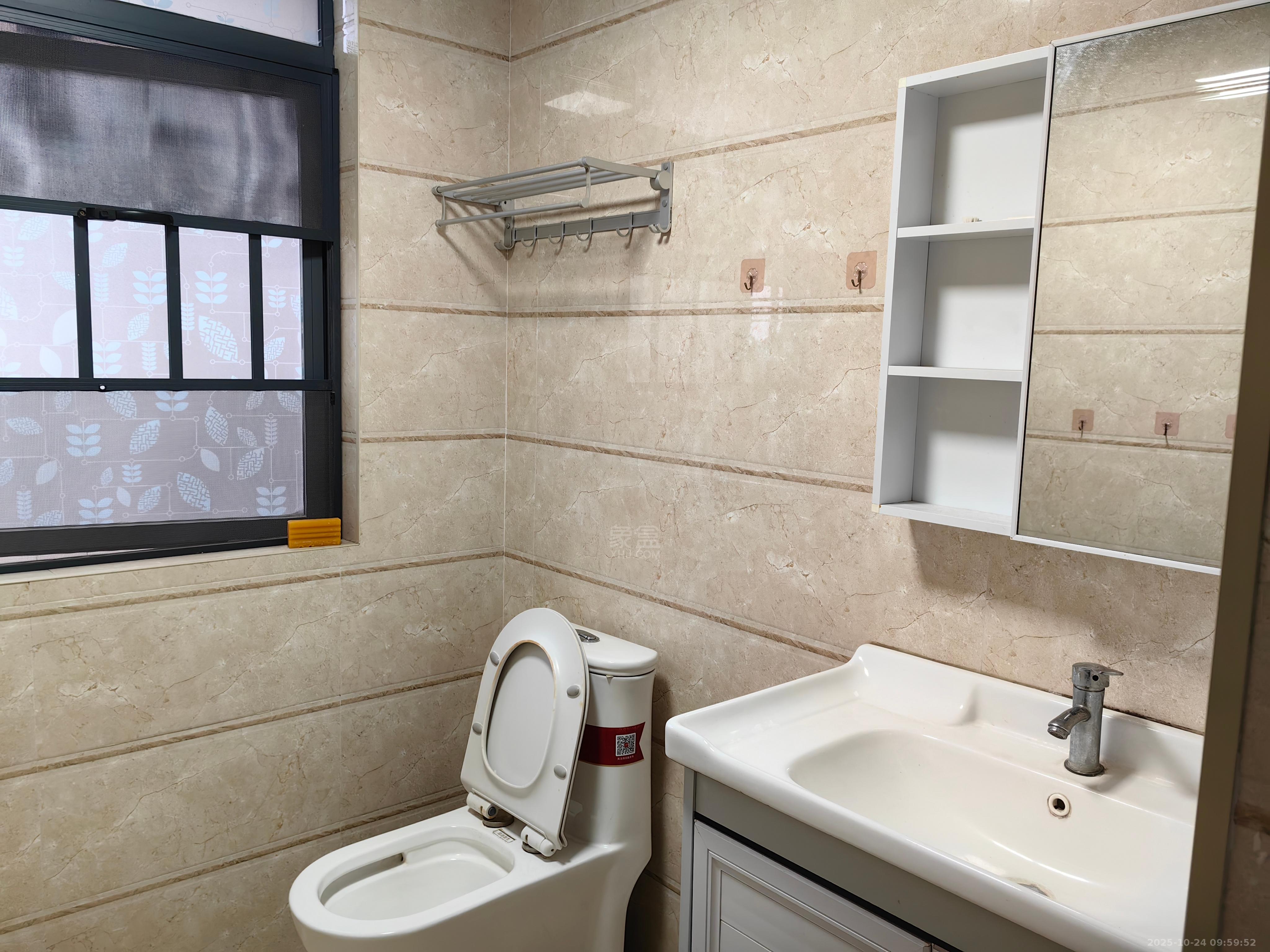 时代新城(翰林府) 3室2厅2卫 1800.0元/月 时代新城(翰林府) 3室2厅2卫 1800.0元/月室内图