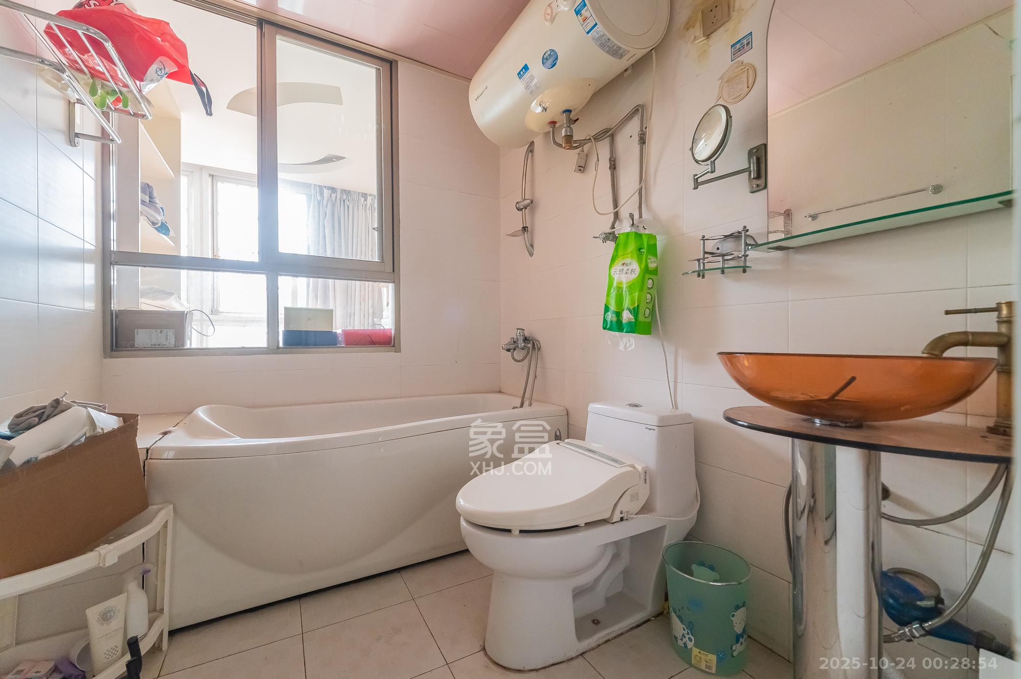 阳光丽景  3室2厅2卫    62.8万 阳光丽景  3室2厅2卫    62.8万卫生间