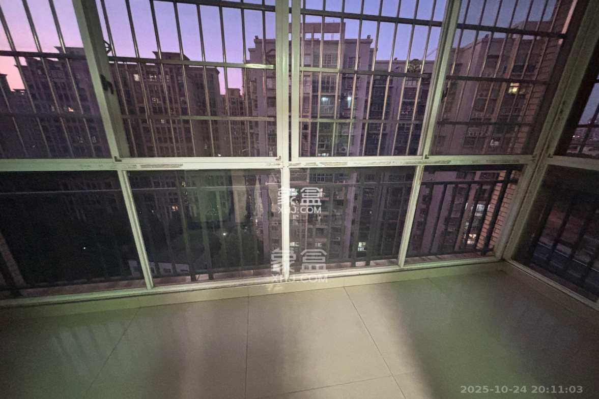 洞井二小区 3室2厅2卫 1800.0元/月 洞井二小区 3室2厅2卫 1800.0元/月室内图