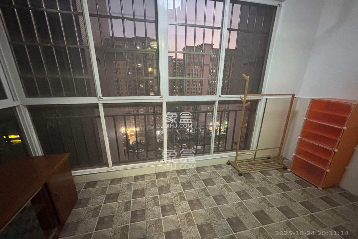 洞井二小区 3室2厅2卫 1800.0元/月 洞井二小区 3室2厅2卫 1800.0元/月室内图