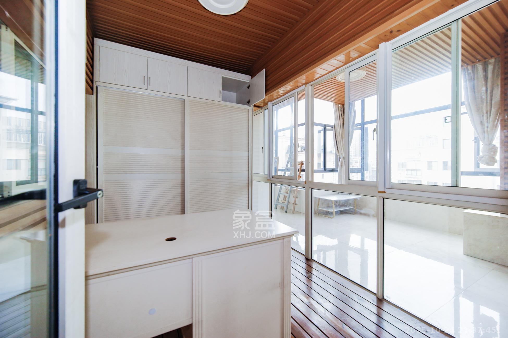 鑫天山水洲城 5室2厅3卫 265.0万 鑫天山水洲城 5室2厅3卫 265.0万阳台