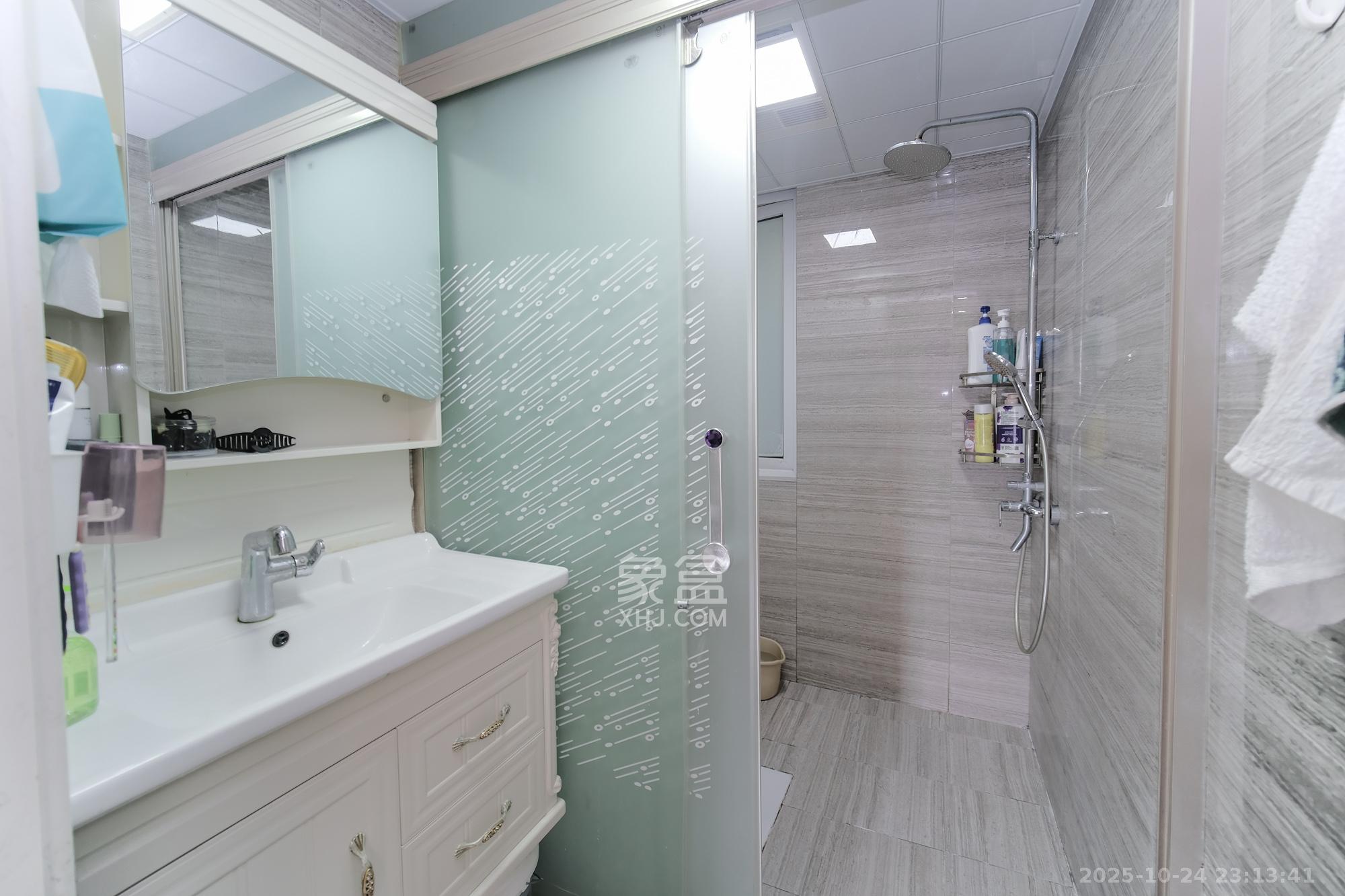 山水湾  3室2厅2卫    86.8万卫生间