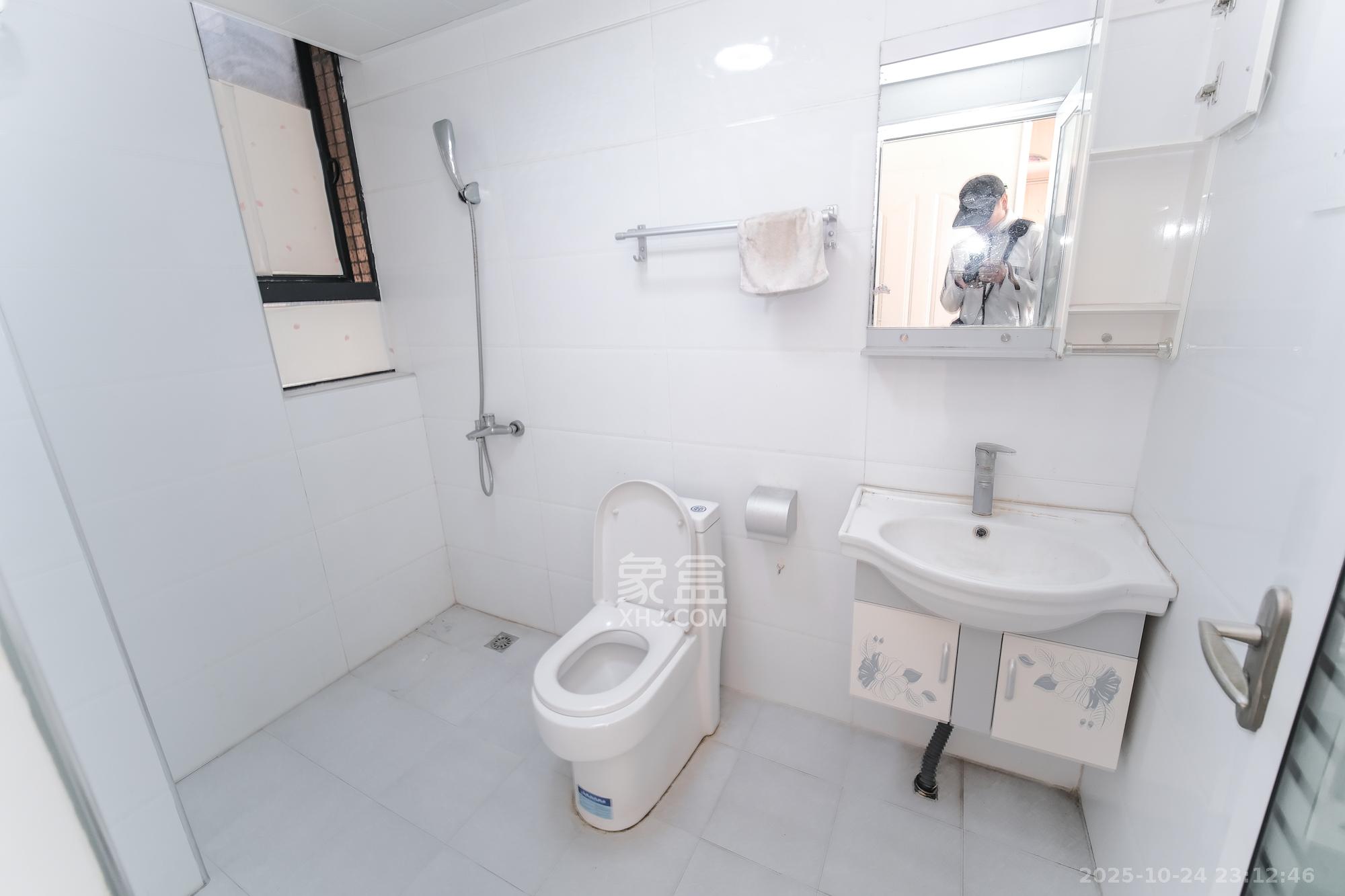 三一街区  3室2厅1卫    71.8万 三一街区  3室2厅1卫    71.8万卫生间