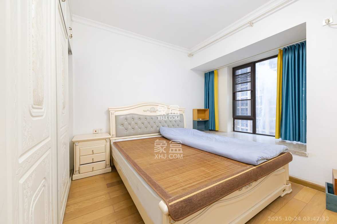 时代倾城一期 3室2厅2卫 82.0万 时代倾城一期 3室2厅2卫 82.0万卧室