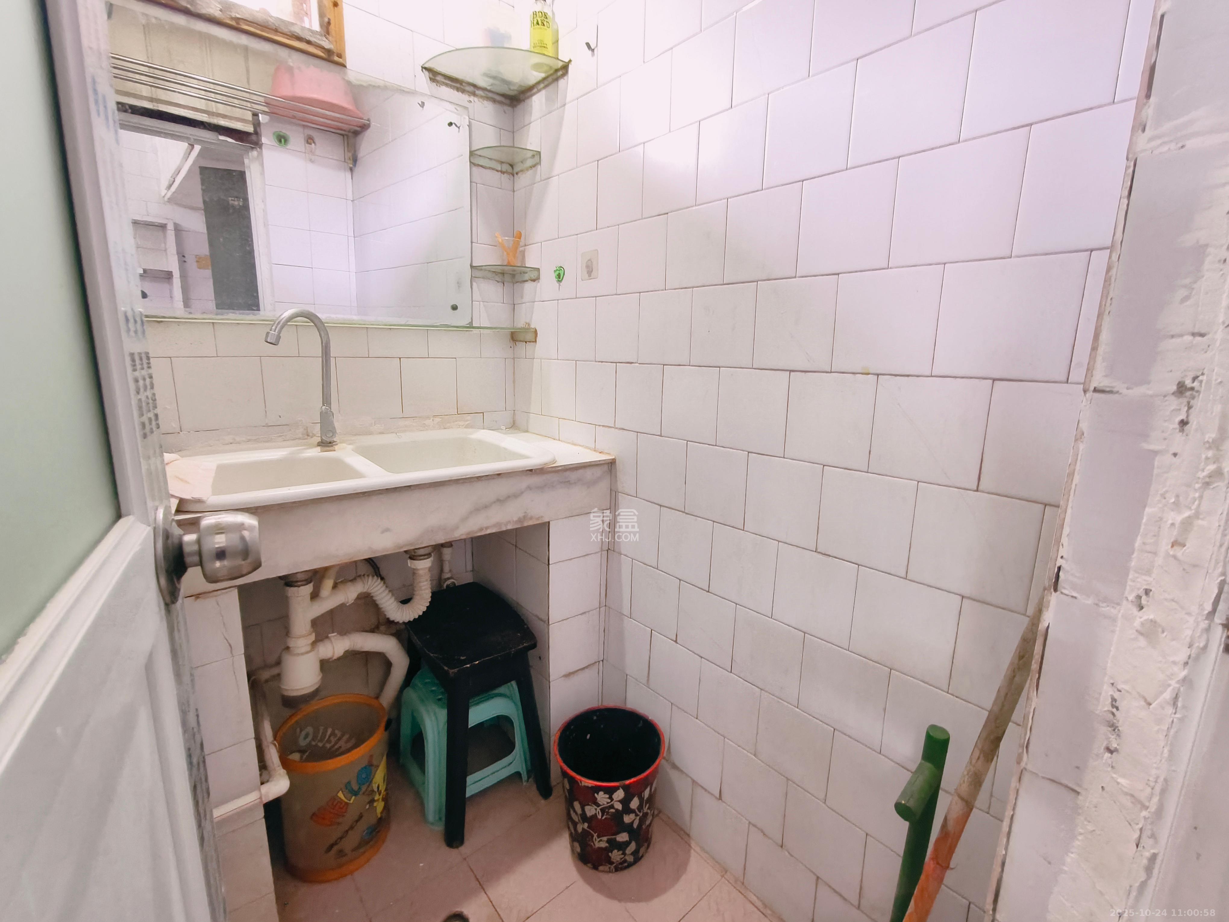 妹子山社区(曙光社区)  2室1厅1卫    800.0元/月 妹子山社区(曙光社区)  2室1厅1卫    800.0元/月室内图