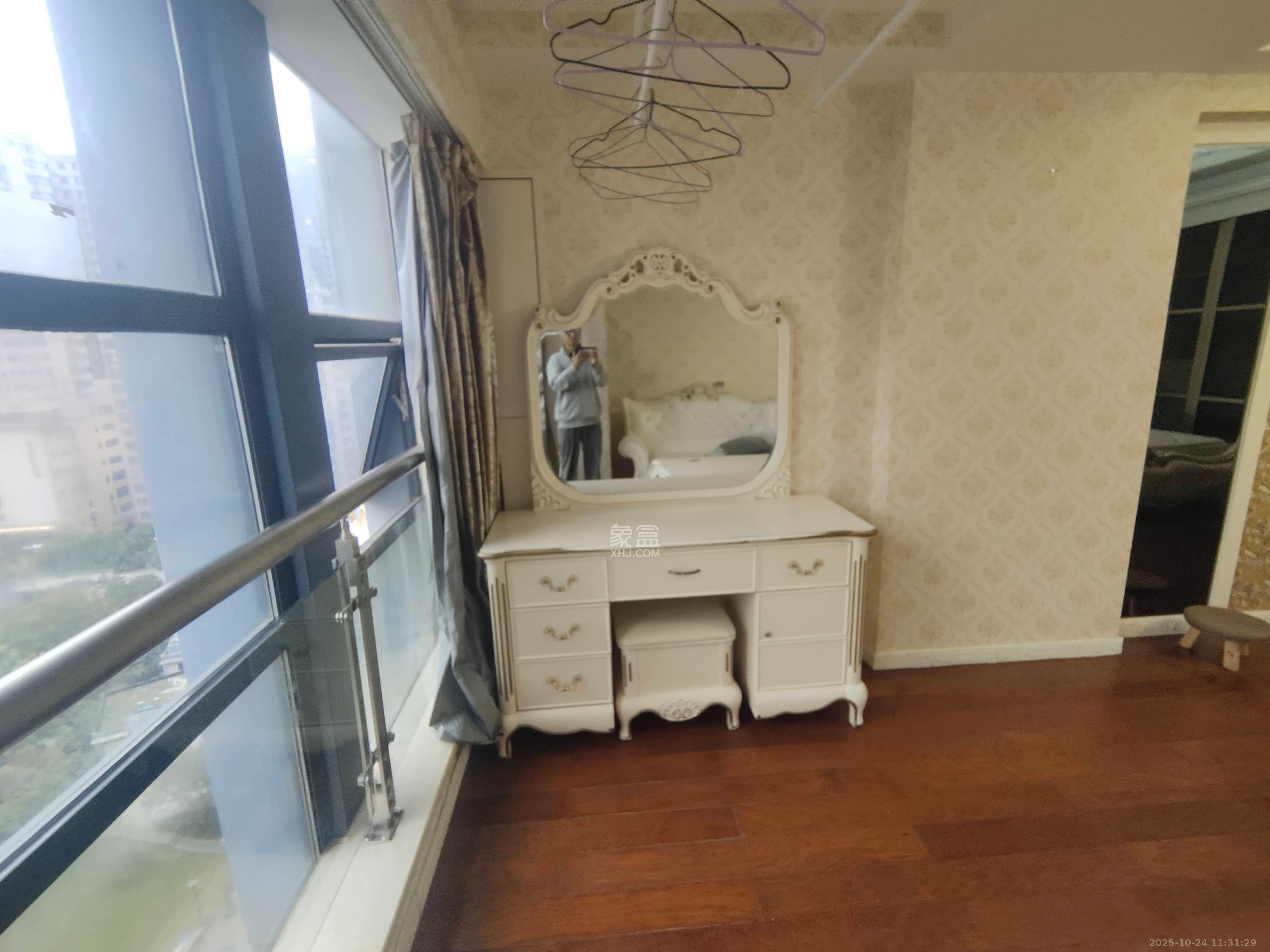 壹号公馆  1室1厅1卫    2100.0元/月室内图