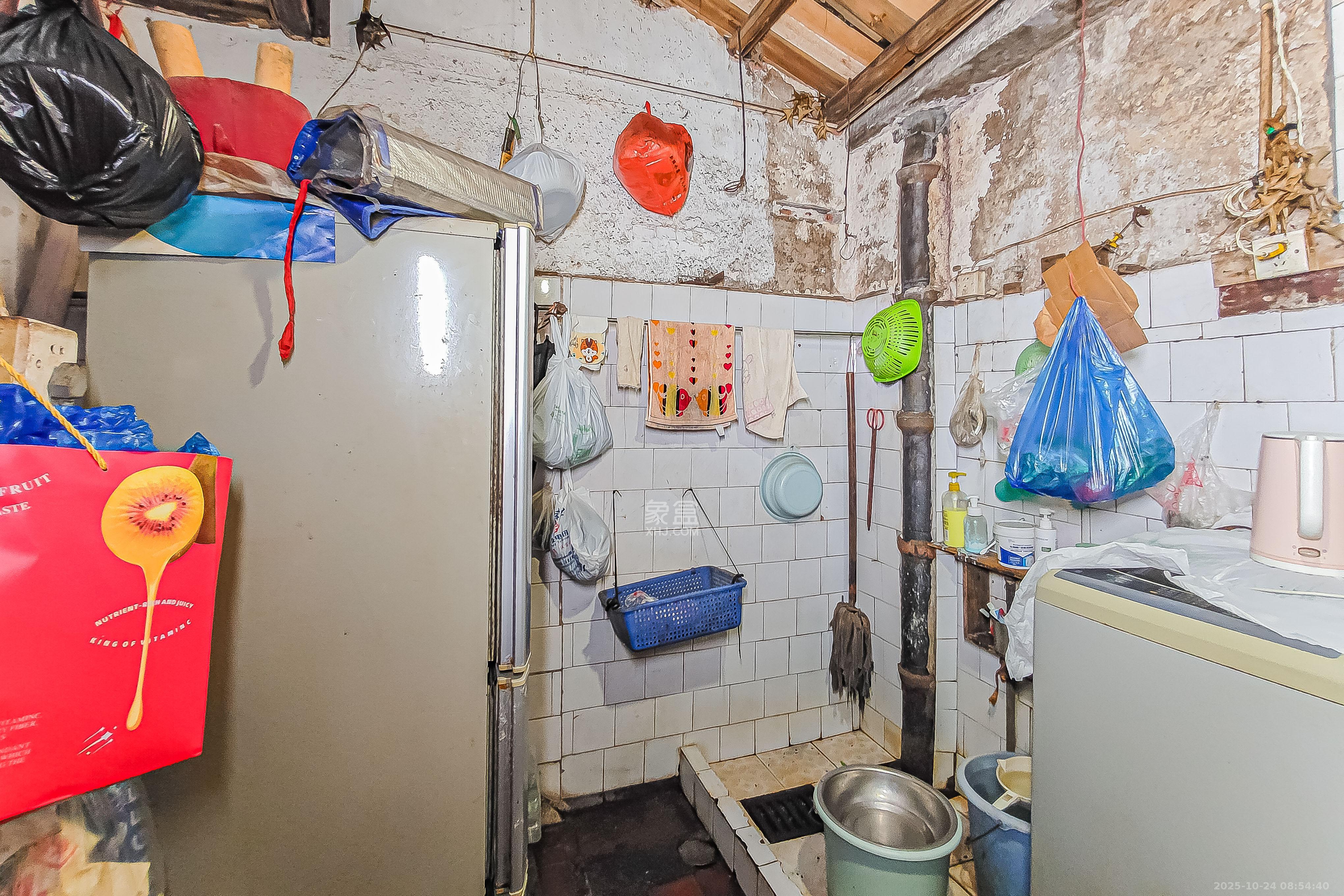 (上/下)黎家坡散盘 4室1厅1卫 126.0万 (上/下)黎家坡散盘 4室1厅1卫 126.0万厨房