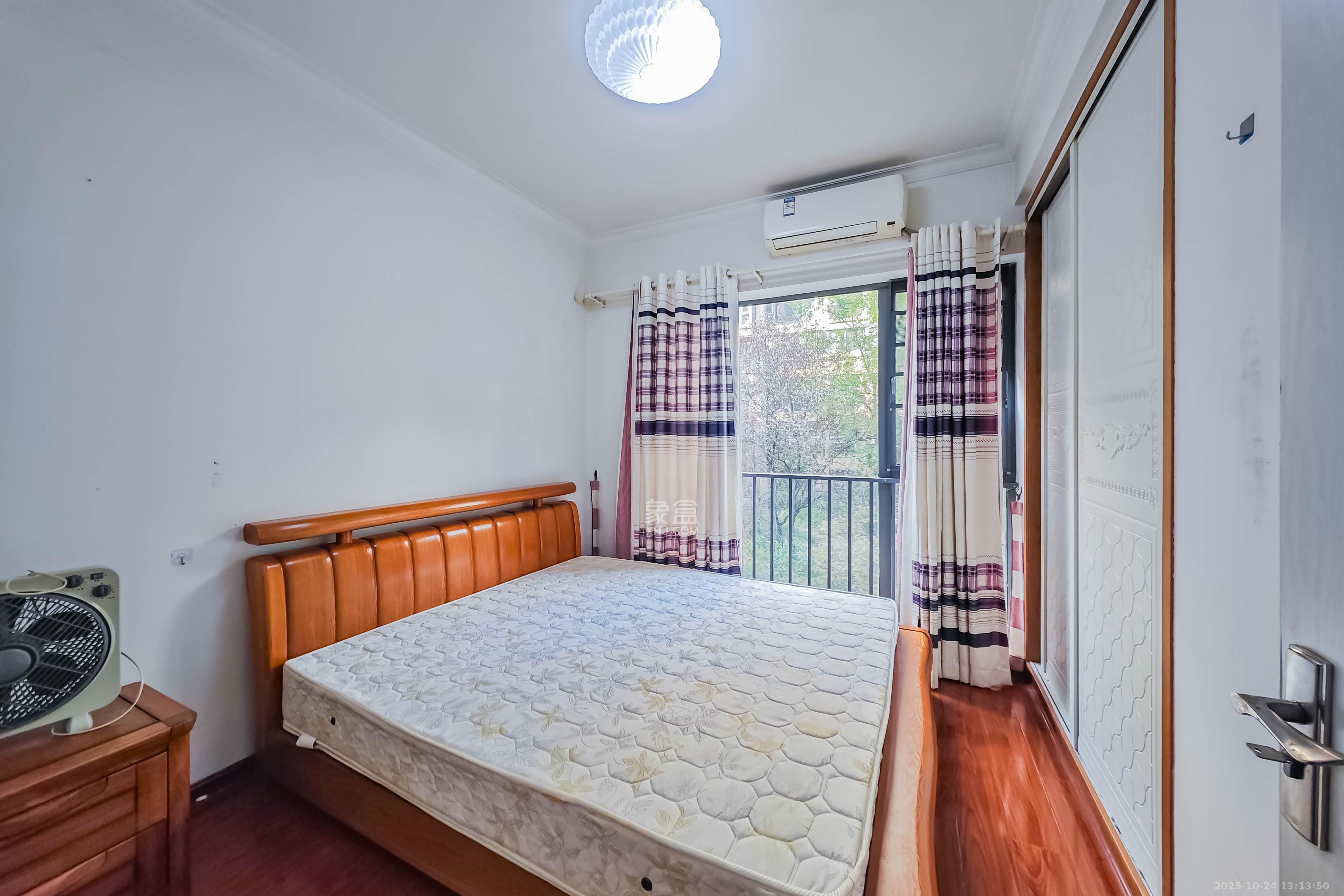 中城丽景香山园  2室2厅1卫    71.8万卧室