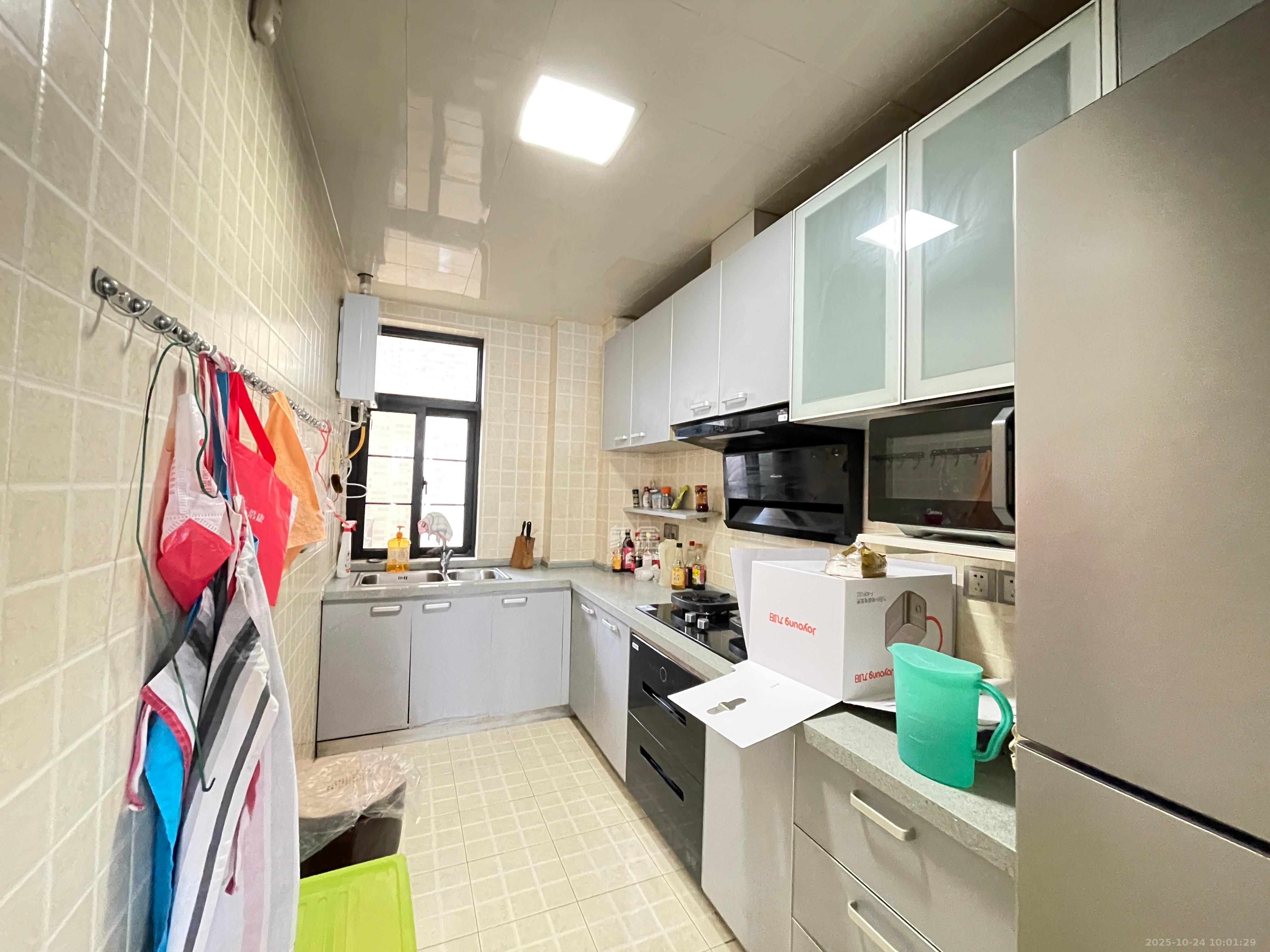 沁园春御院  3室2厅2卫    2800.0元/月 沁园春御院  3室2厅2卫    2800.0元/月室内图