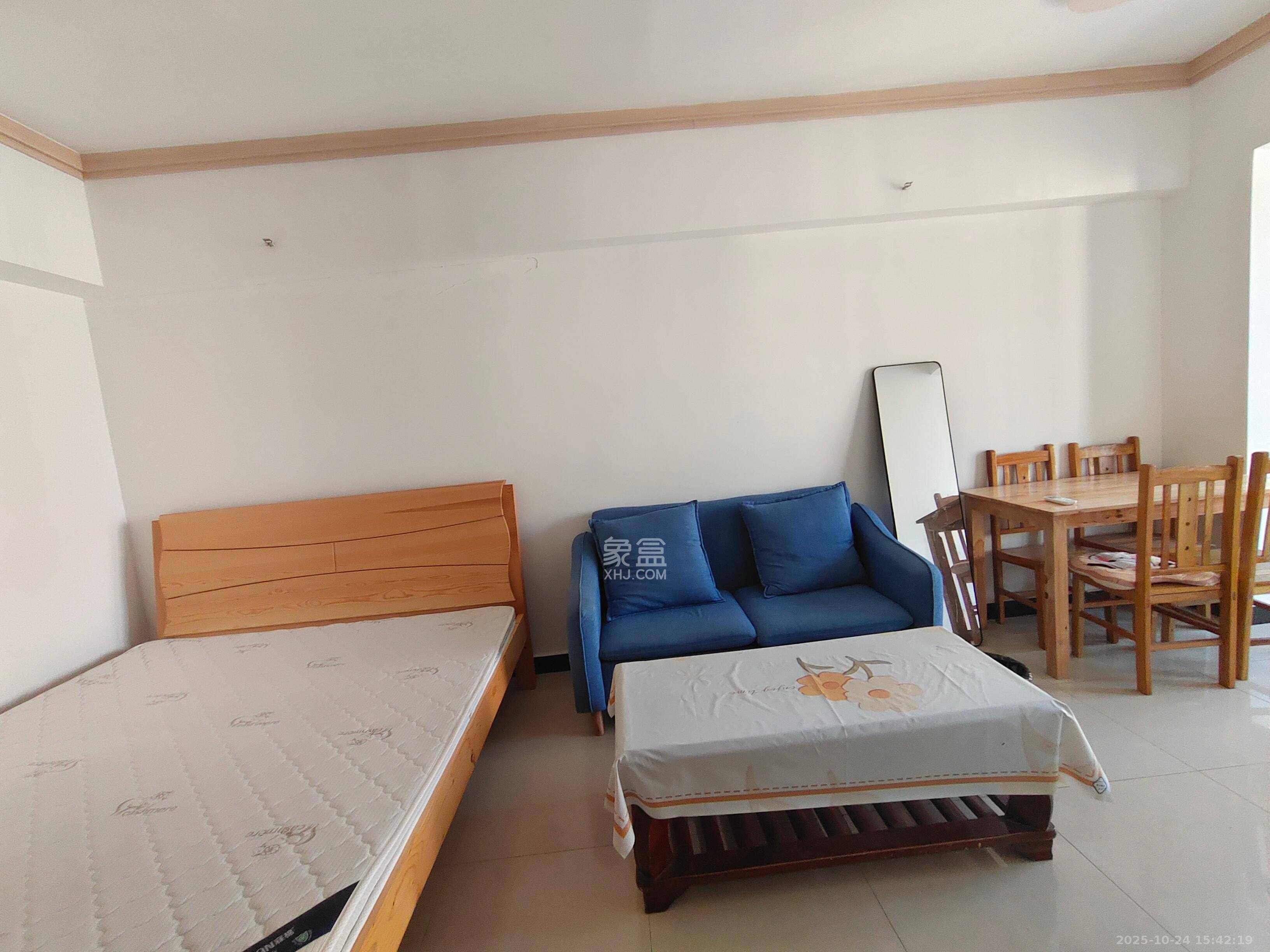 圭塘三小区  1室1厅1卫    1600.0元/月 圭塘三小区  1室1厅1卫    1600.0元/月室内图