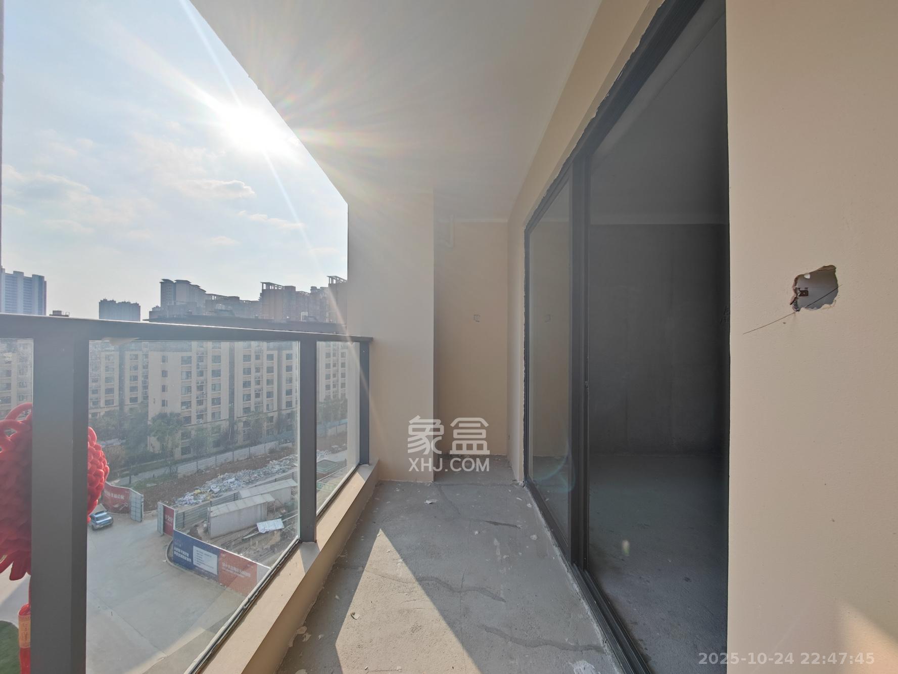 远洋红星天铂一期  3室2厅1卫    85.0万阳台