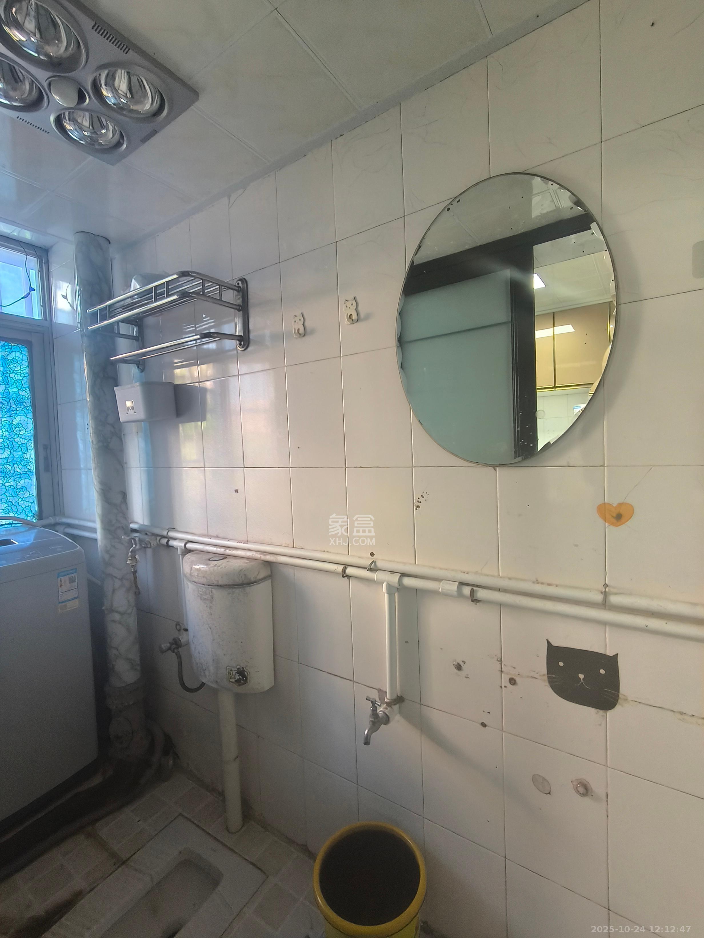 公交园小区(公交新村)  1室0厅0卫    1700.0元/月 公交园小区(公交新村)  1室0厅0卫    1700.0元/月室内图