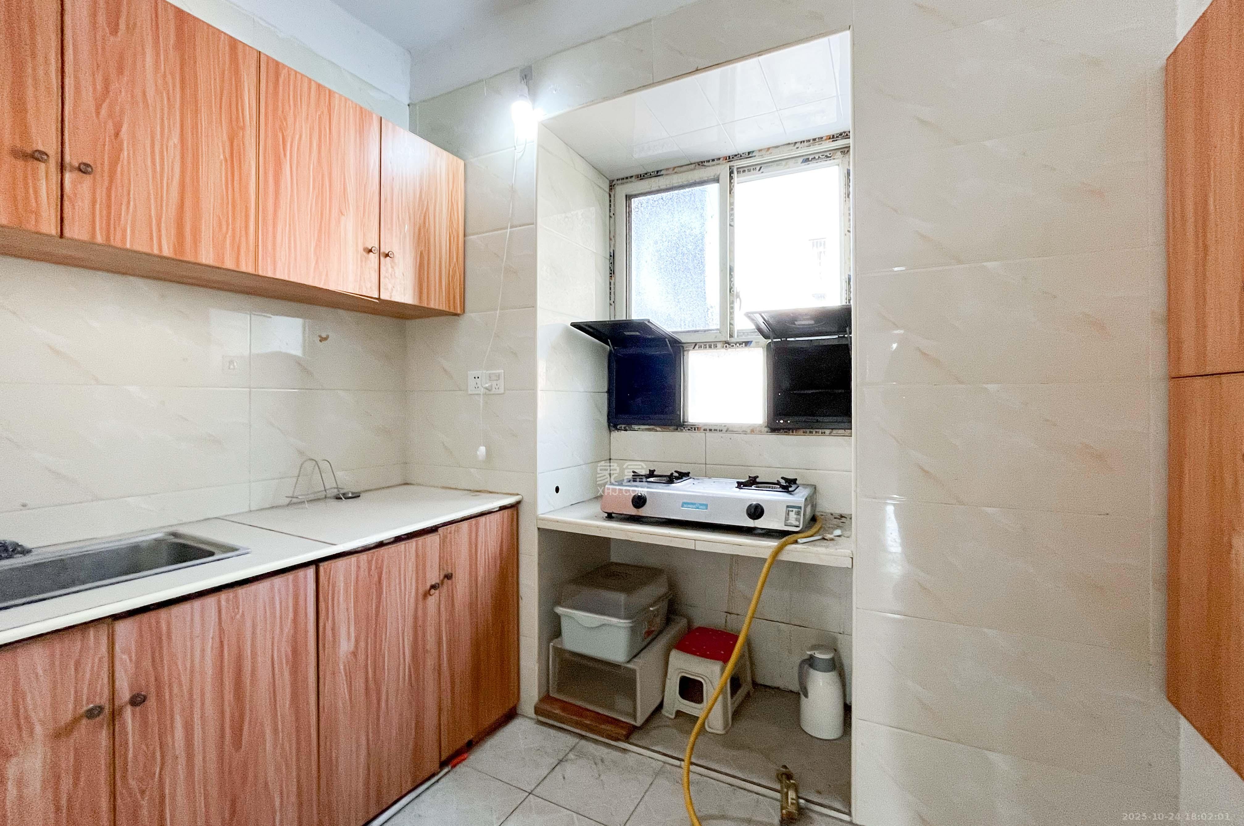 望城坡(航天大院)八亩地  2室1厅1卫    39.2万 望城坡(航天大院)八亩地  2室1厅1卫    39.2万厨房