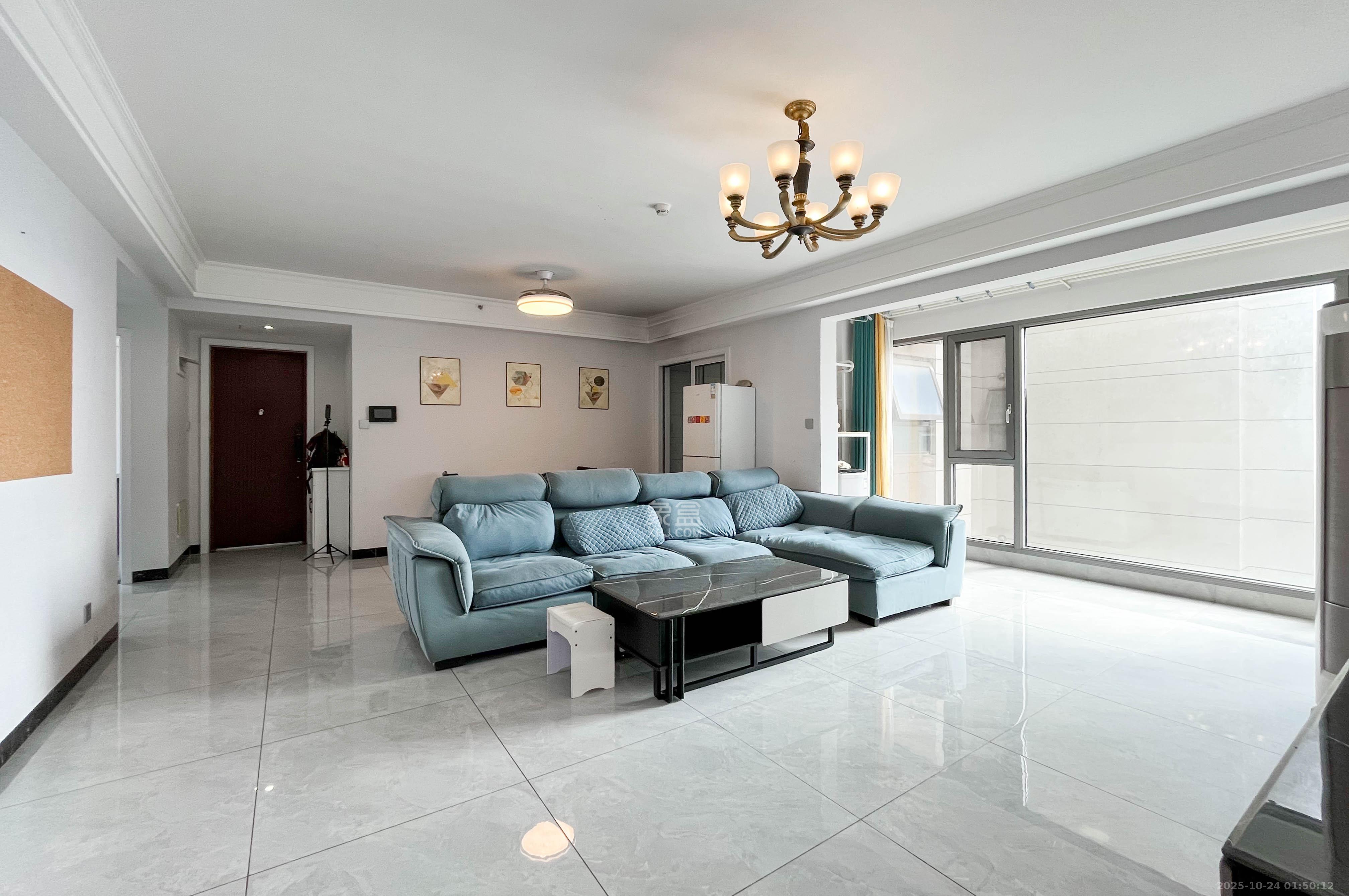 佳兆业云顶梅溪湖(佳兆业梅溪荟) 4室2厅2卫 140.0万 佳兆业云顶梅溪湖(佳兆业梅溪荟) 4室2厅2卫 140.0万客厅