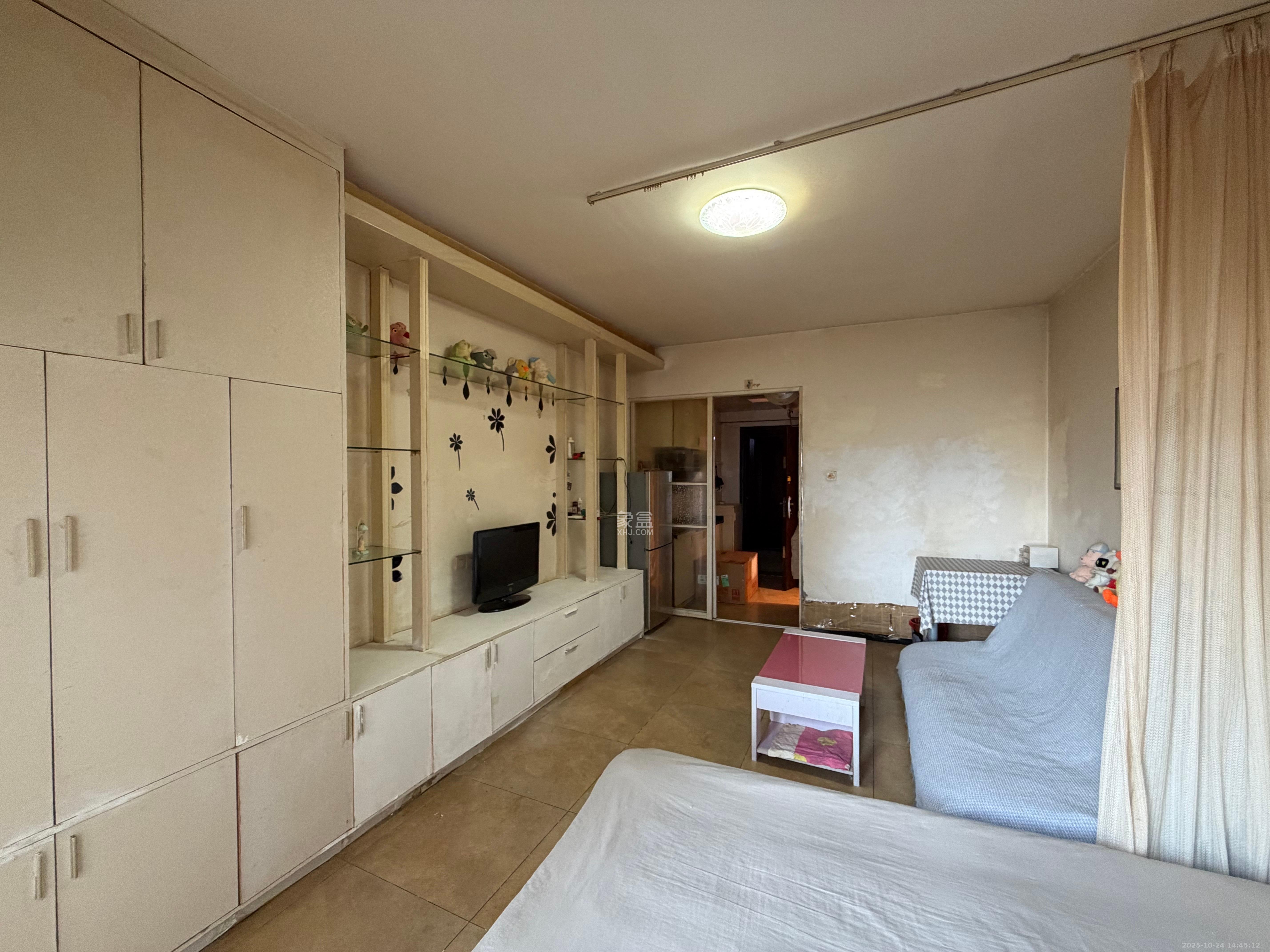 山水华景 1室1厅1卫 1200.0元/月 山水华景 1室1厅1卫 1200.0元/月室内图