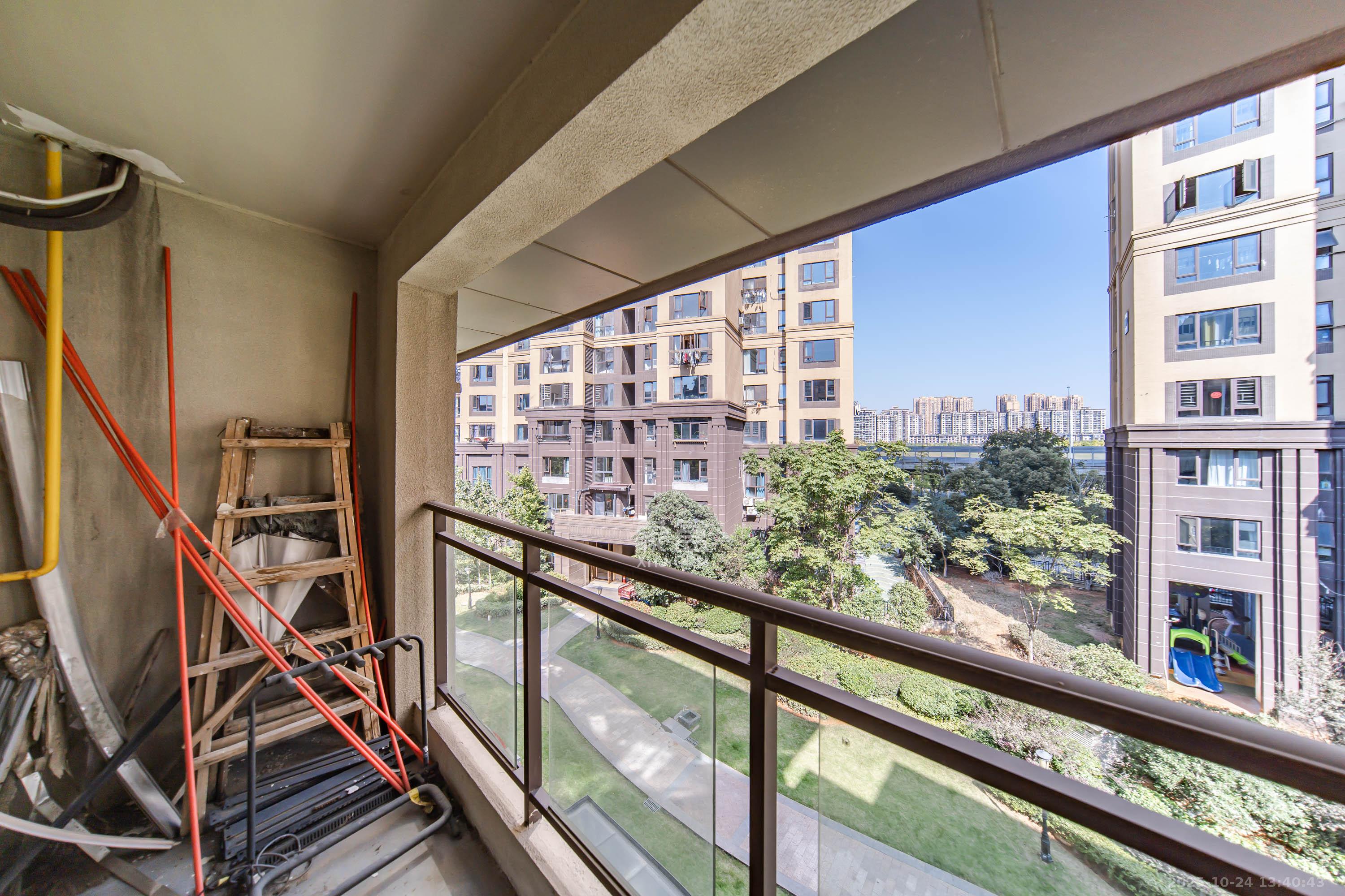 洋湖18克拉(旷远洋湖18克拉) 5室1厅3卫 290.0万 洋湖18克拉(旷远洋湖18克拉) 5室1厅3卫 290.0万阳台