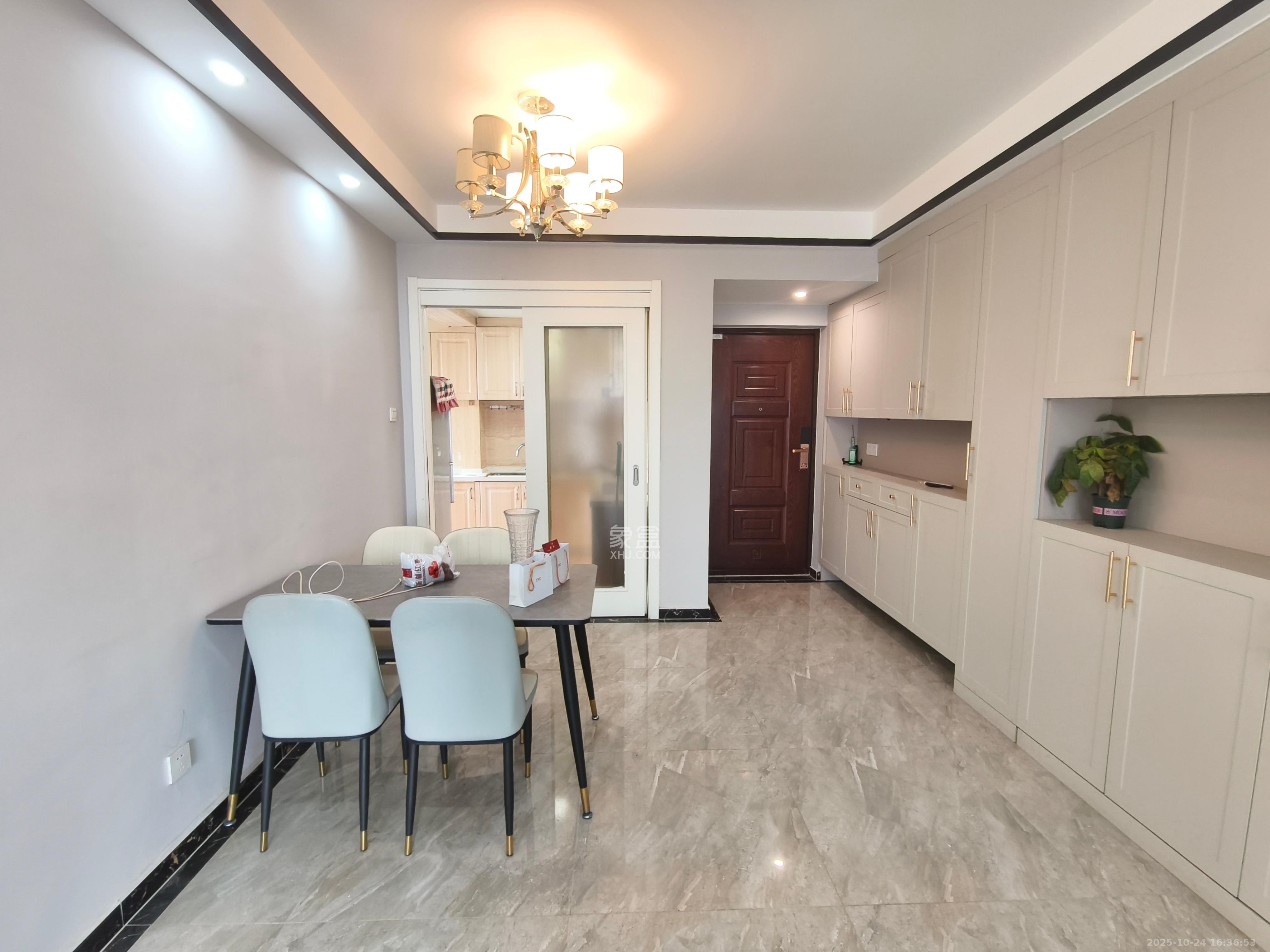 万润滨江天著  3室2厅2卫    2600.0元/月 万润滨江天著  3室2厅2卫    2600.0元/月室内图