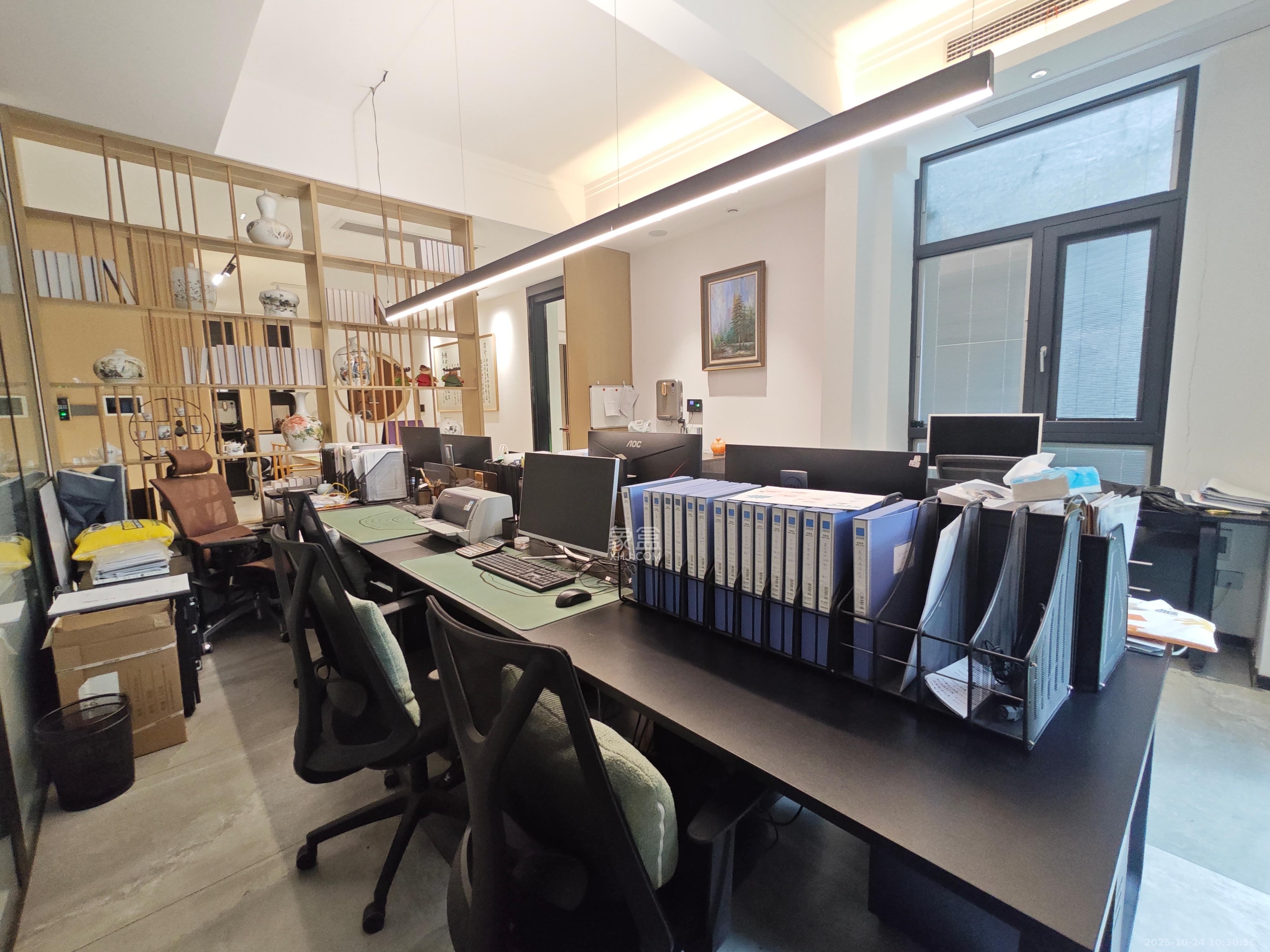 明昇壹城（明昇时代广场）一期  4室3厅1卫    8000.0元/月室内图