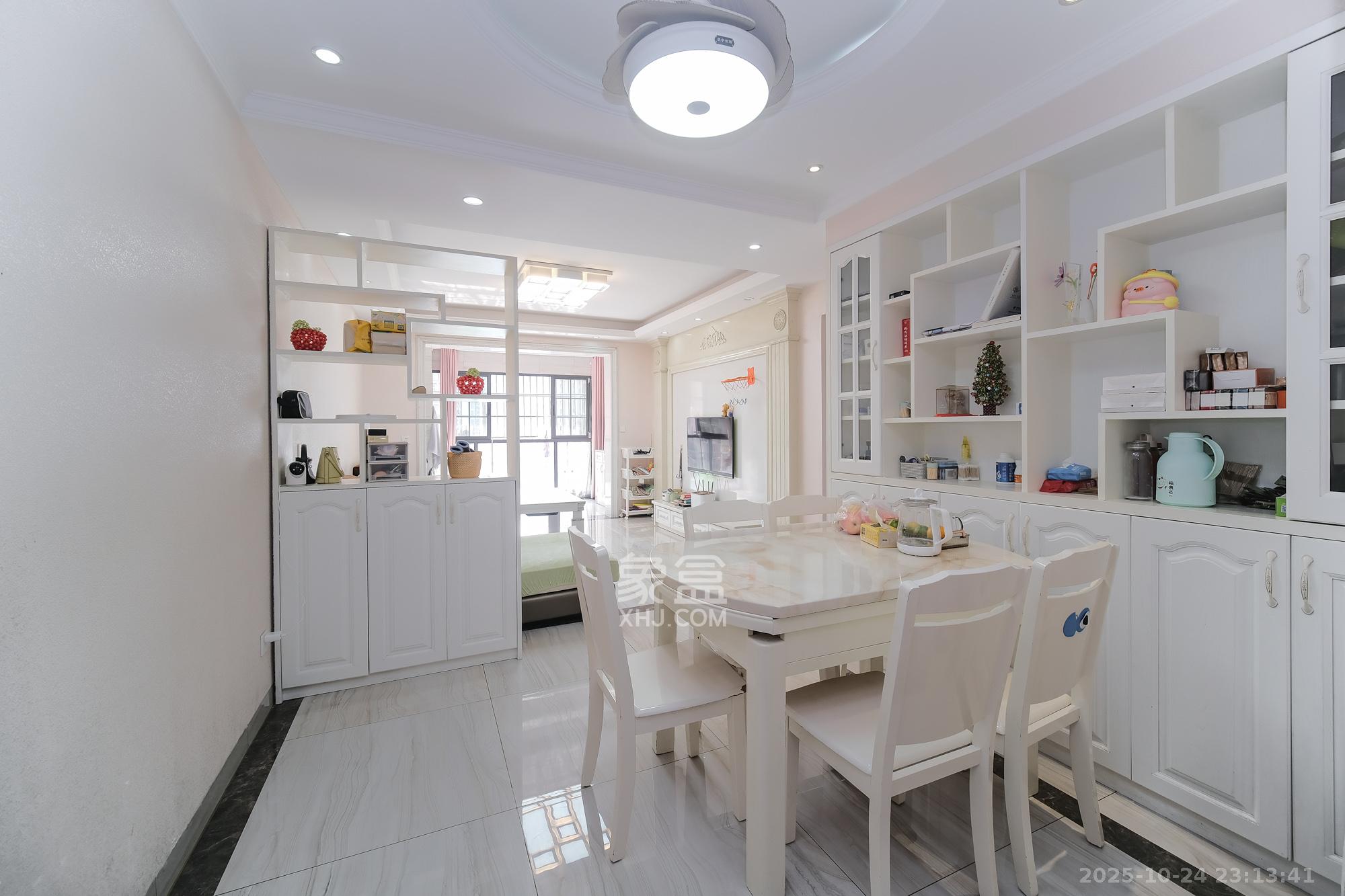 山水湾  3室2厅2卫    86.8万客厅