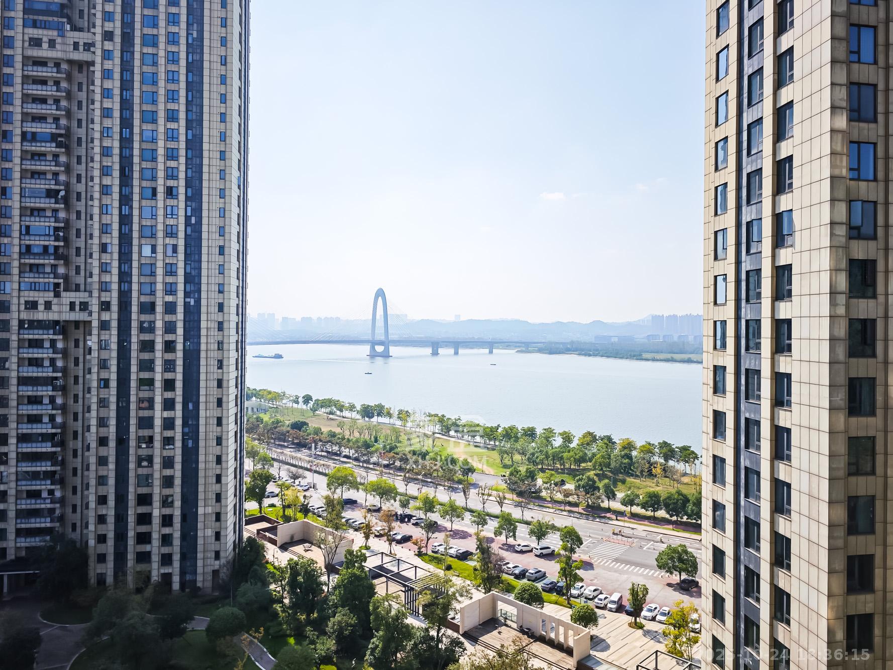 湘江壹号一二三期（创远湘江壹号）  3室2厅2卫    168.0万其他