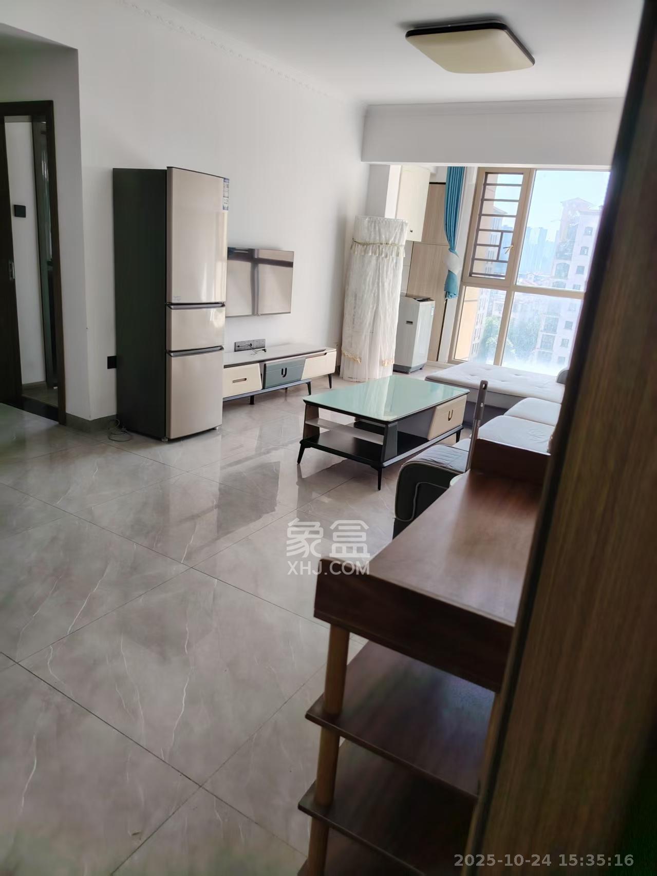 华润置地广场二期 3室2厅2卫 2300.0元/月 华润置地广场二期 3室2厅2卫 2300.0元/月室内图