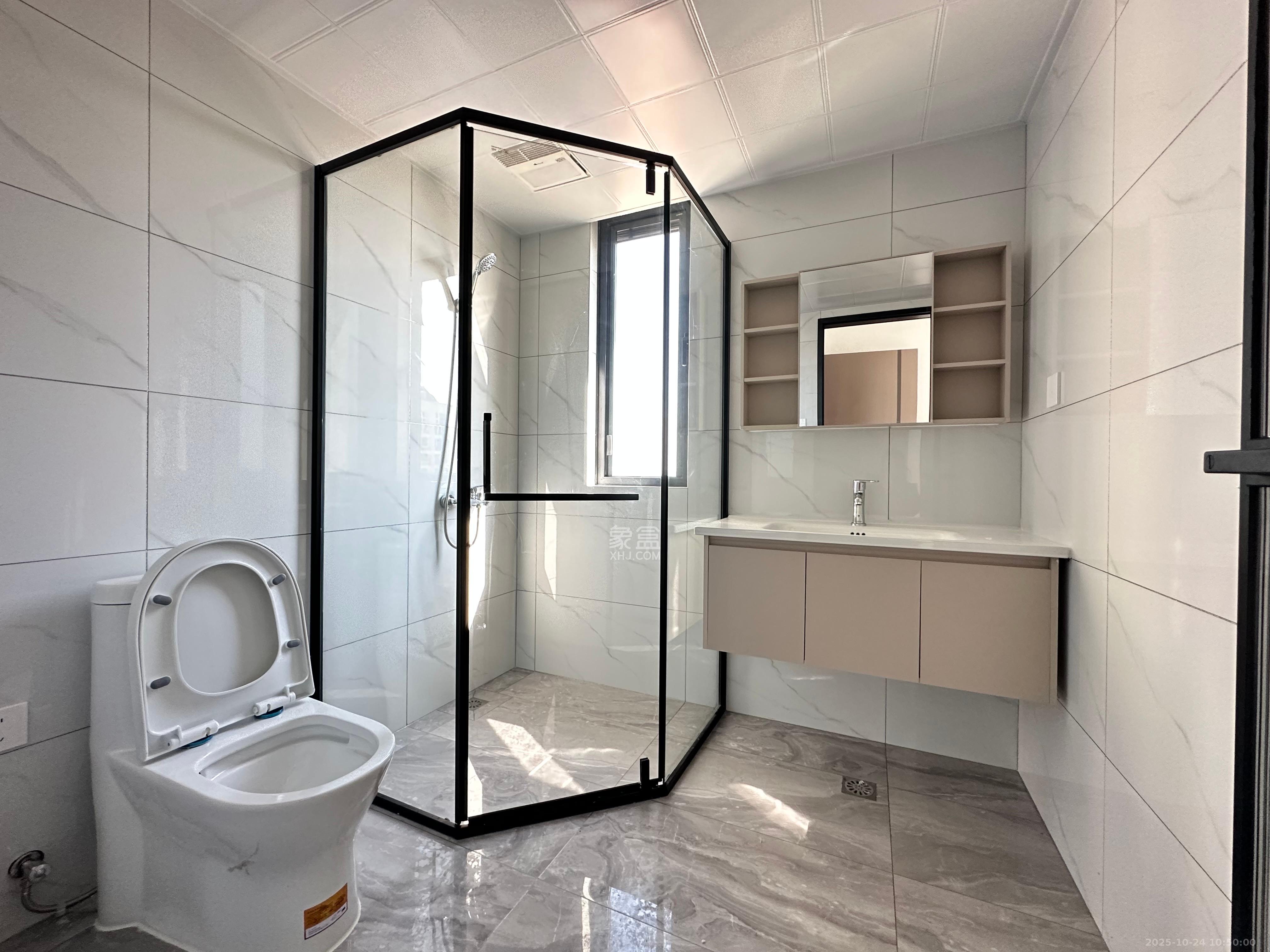 幸福庄园御园  3室2厅2卫    2500.0元/月室内图