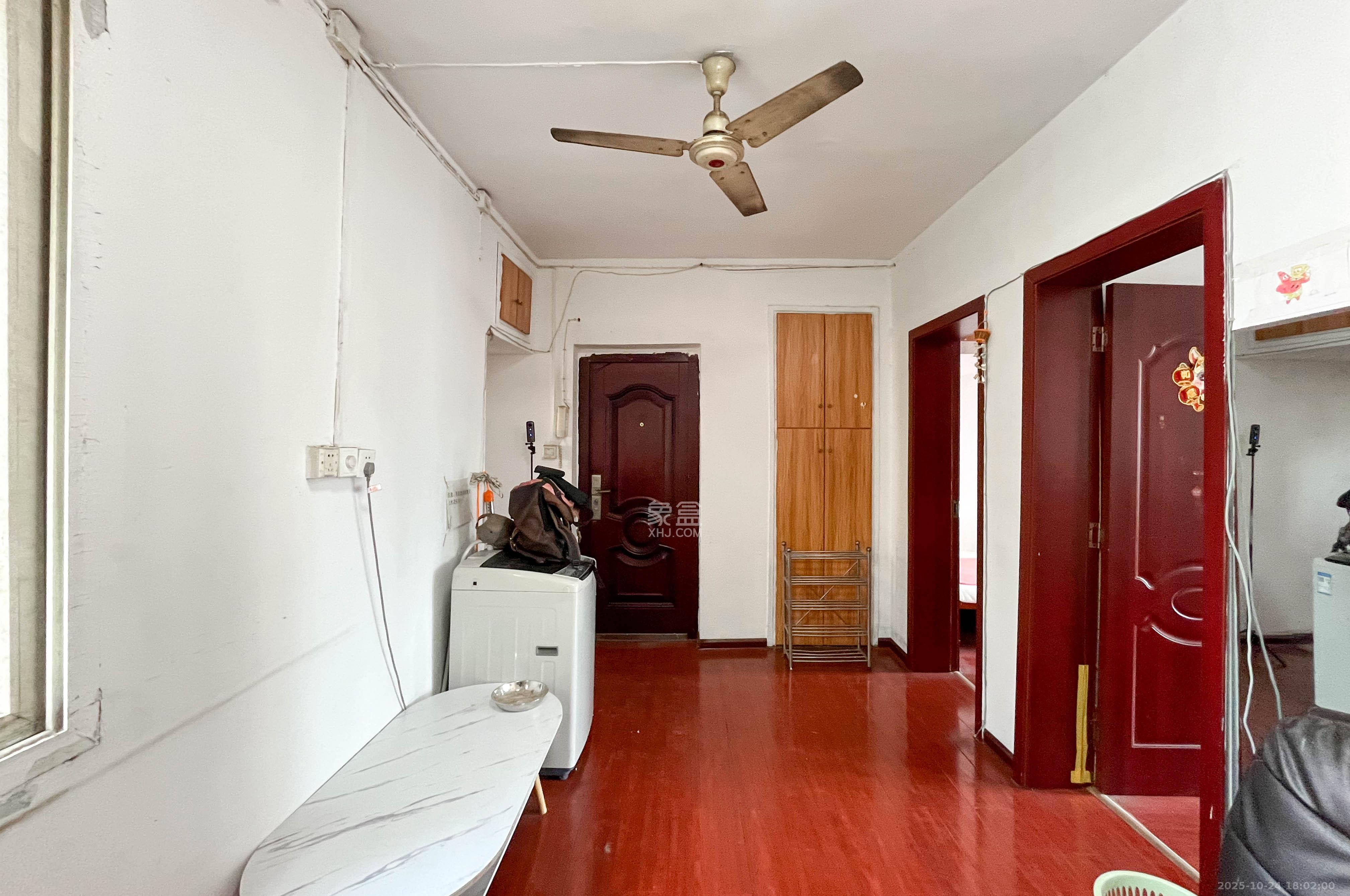 望城坡(航天大院)八亩地  2室1厅1卫    39.2万 望城坡(航天大院)八亩地  2室1厅1卫    39.2万客厅